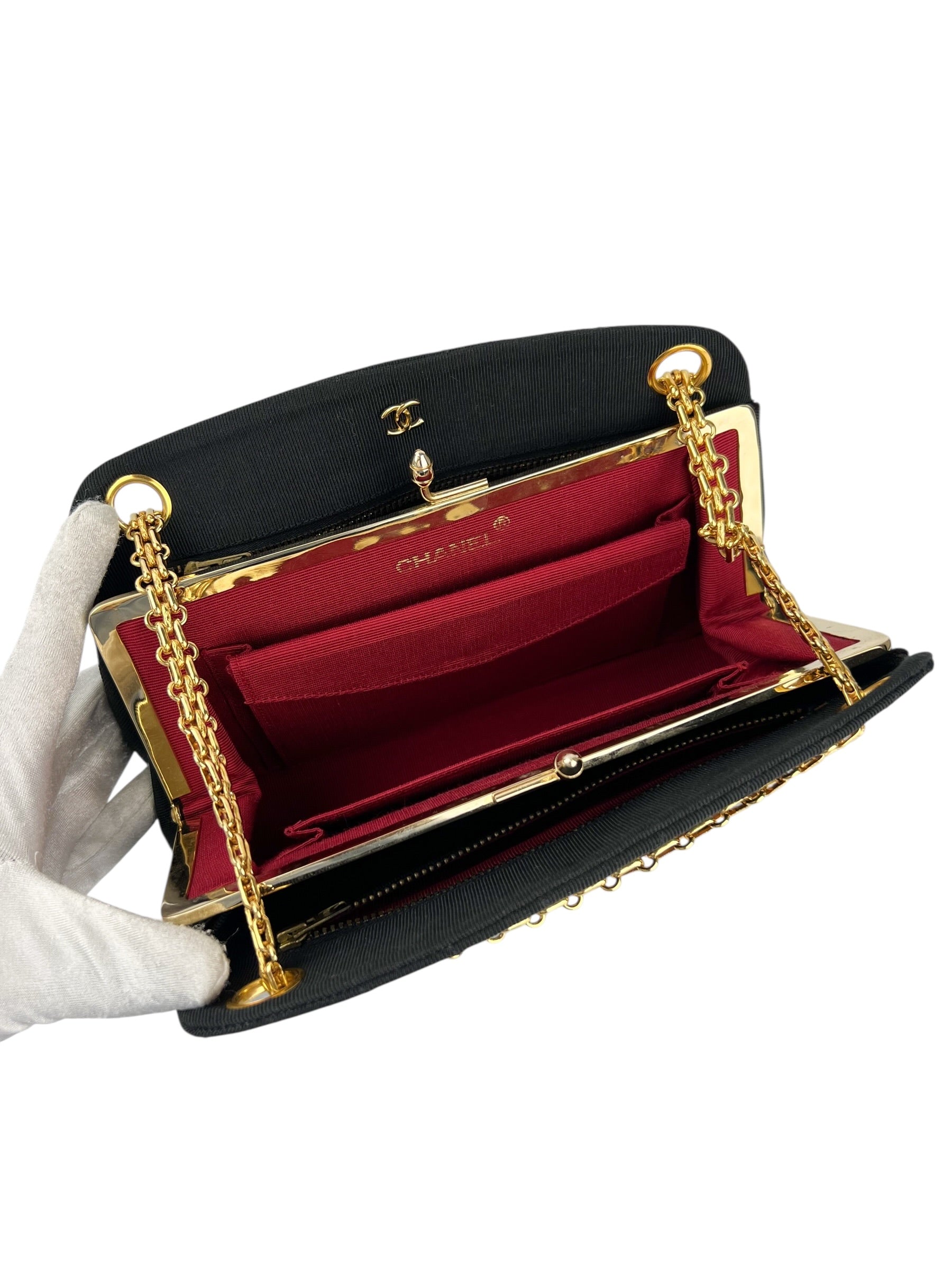 chanel-vintage-jersey-kisslock-24k-shoulder-bag-9