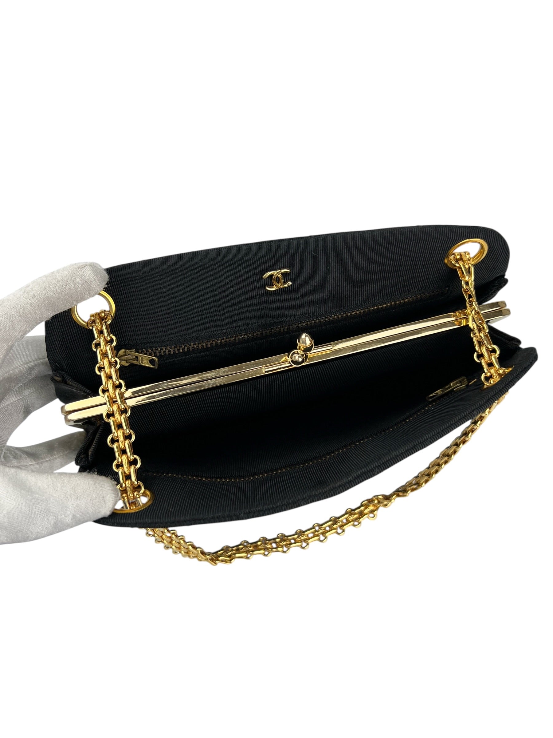 chanel-vintage-jersey-kisslock-24k-shoulder-bag-7