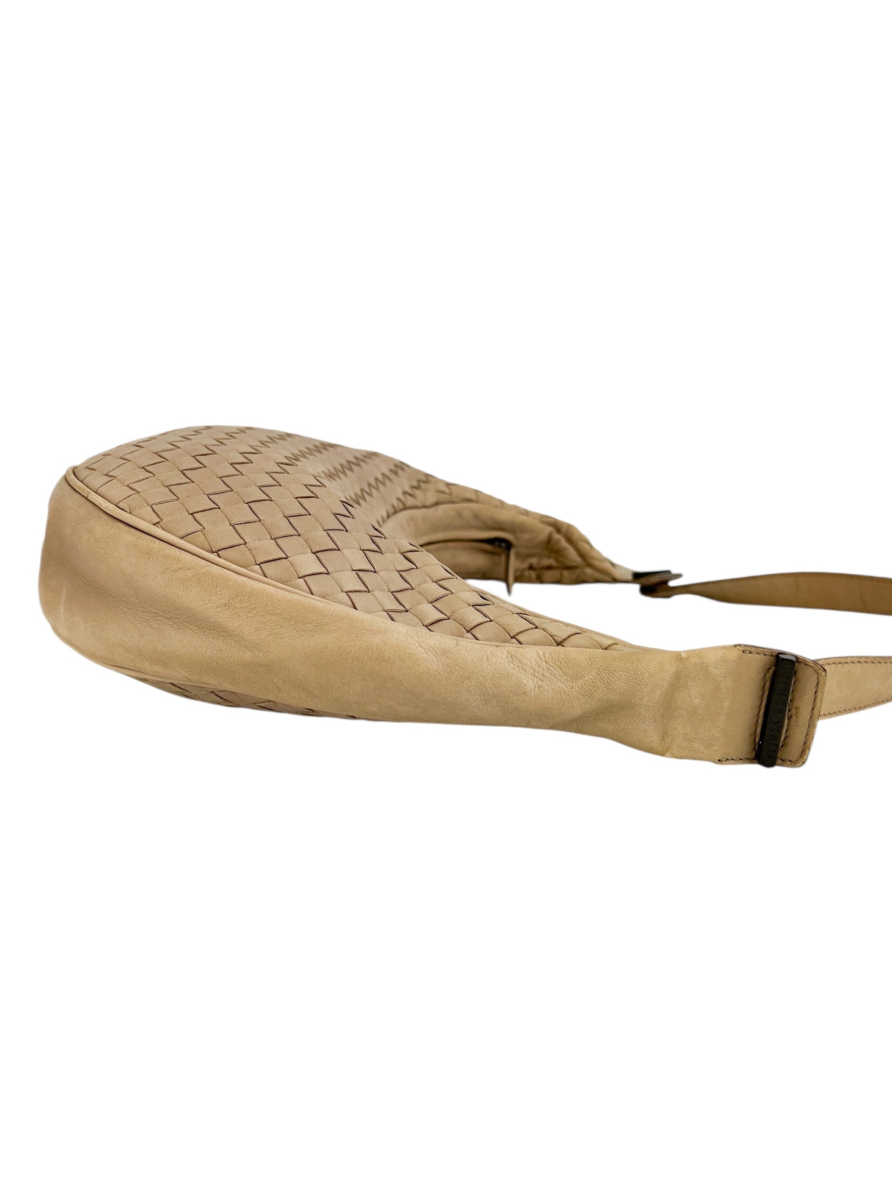 bottega-veneta-beige-intrecciato-crescent-hobo--3