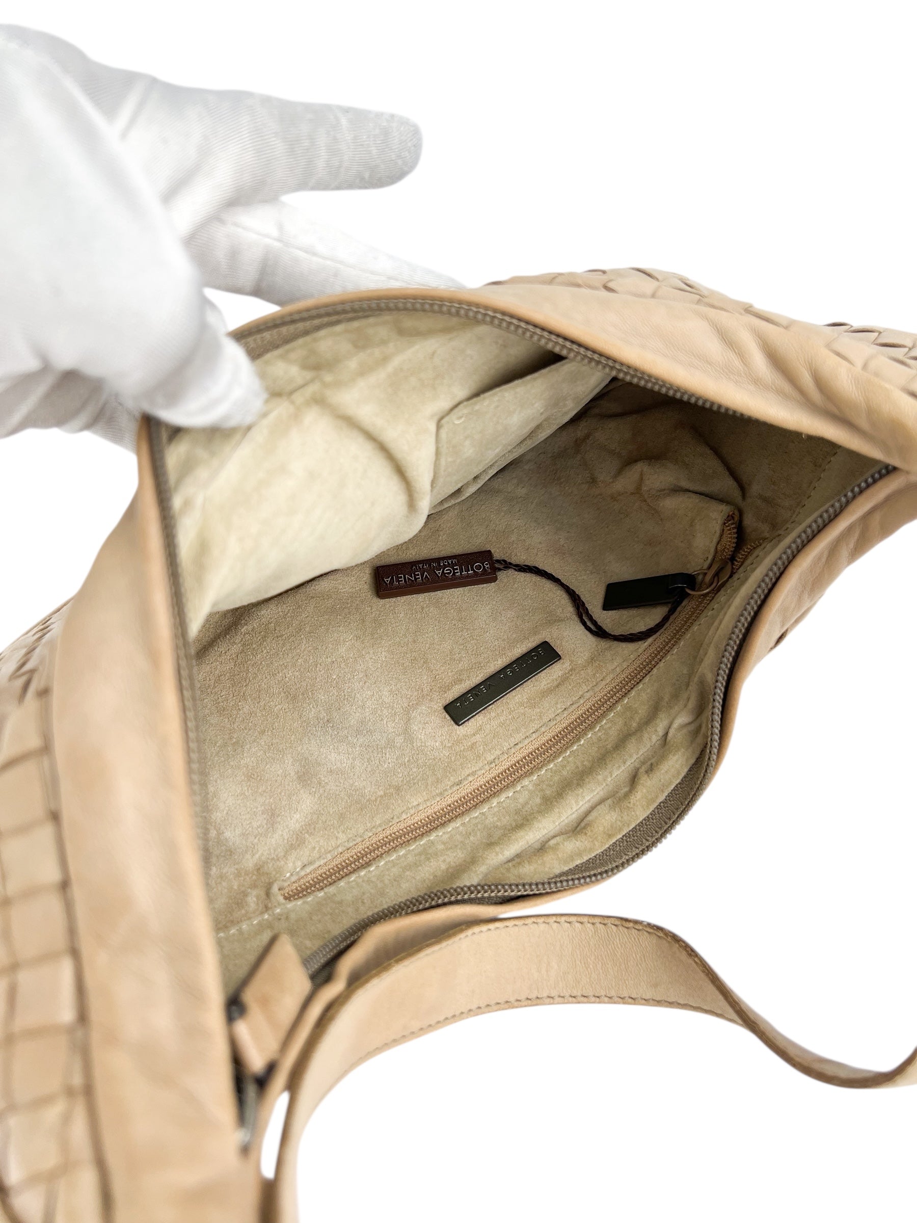 bottega-veneta-beige-intrecciato-crescent-hobo--11