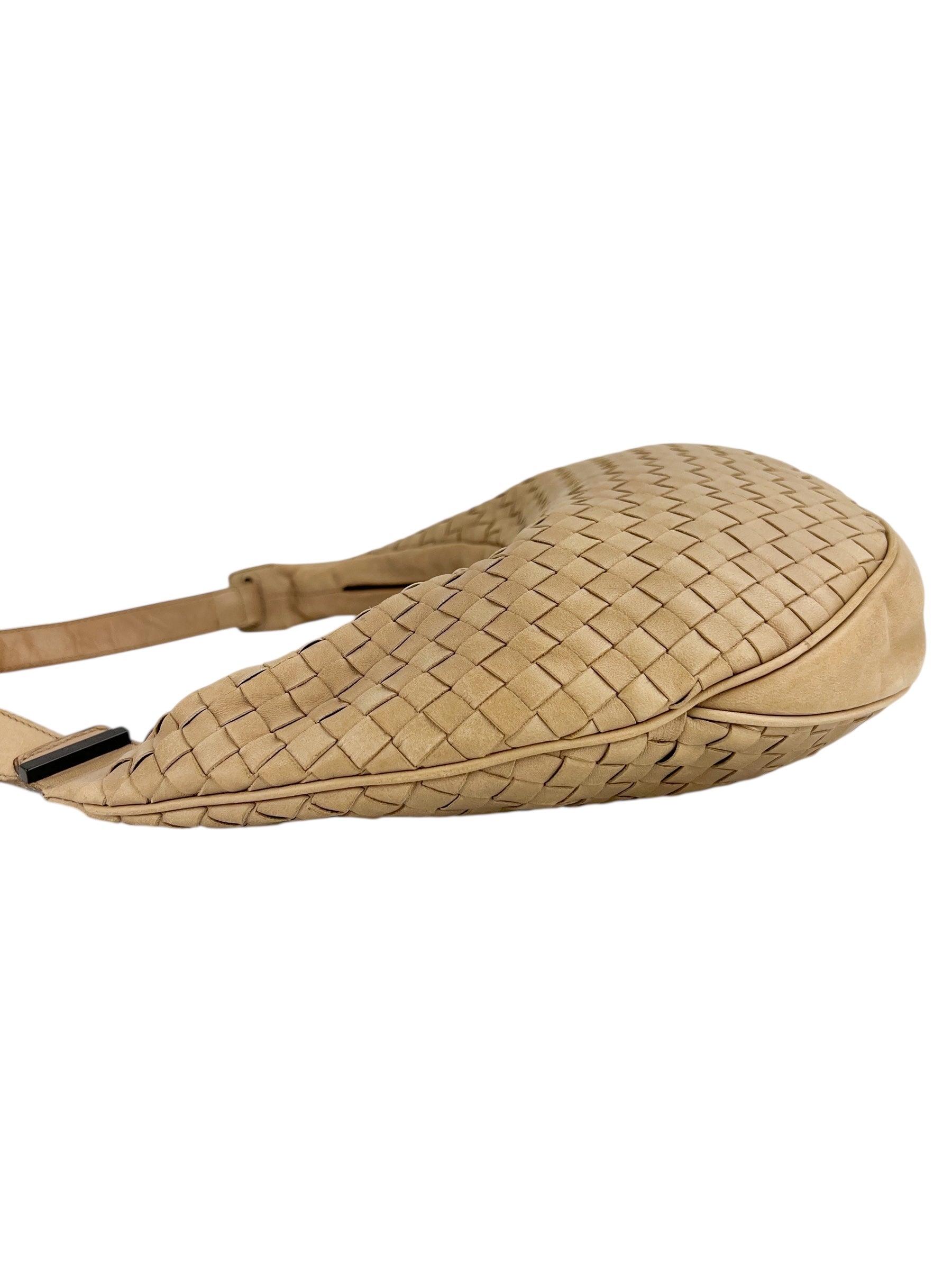 bottega-veneta-beige-intrecciato-crescent-hobo--1