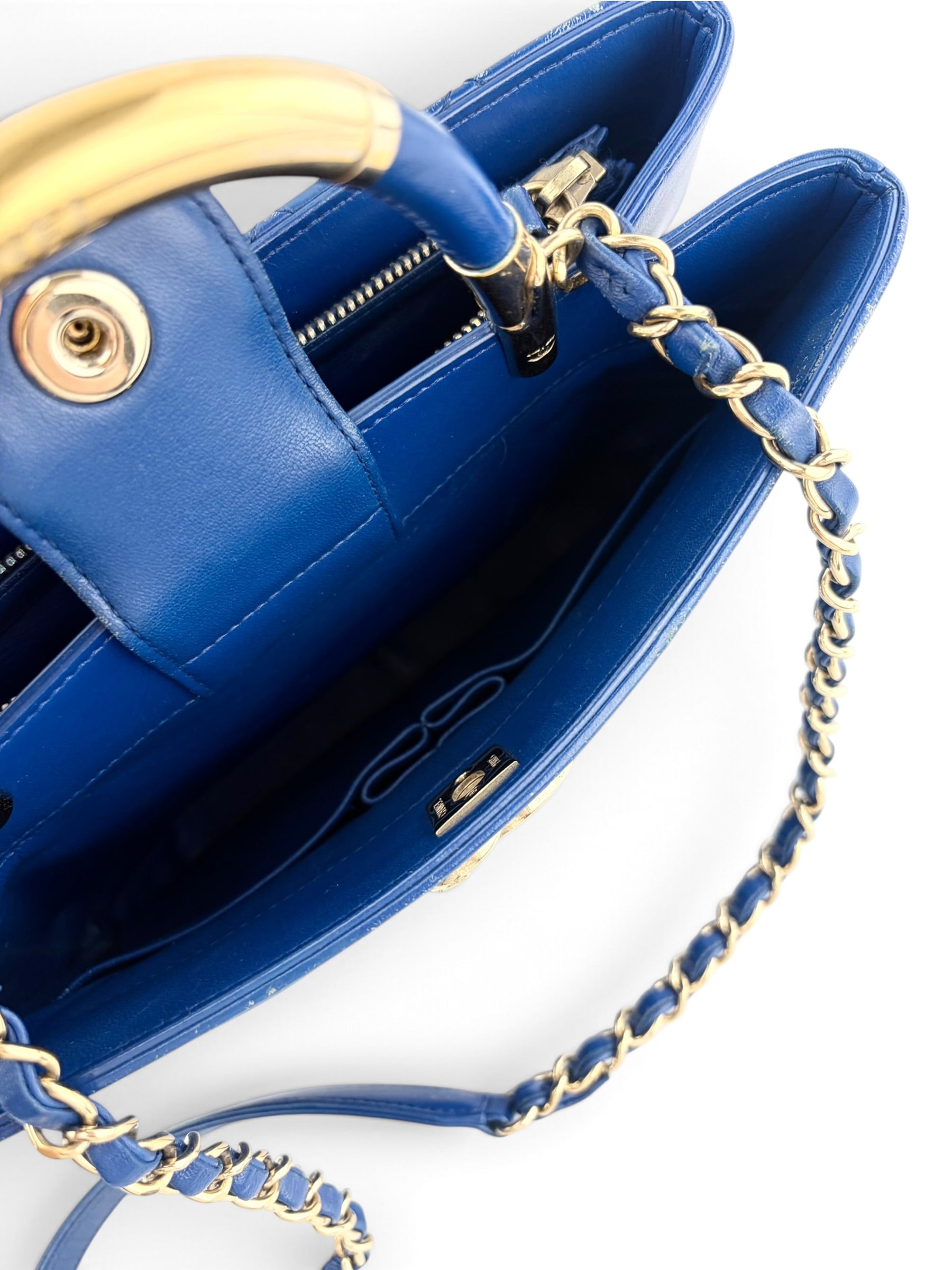 chanel-blue-carry-chic-shopping-tote-8