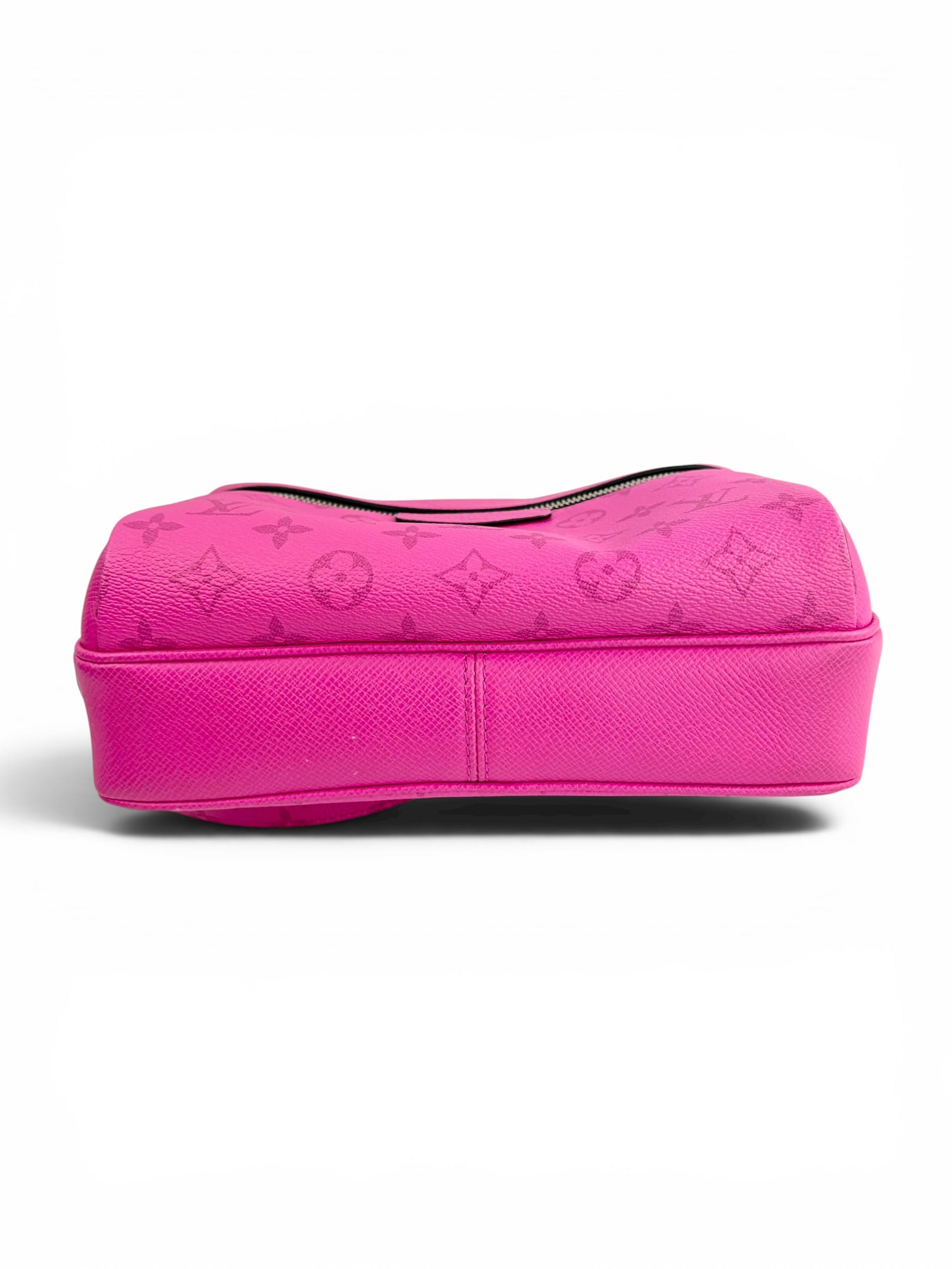 louis-vuitton-pink-monogram-taigarama-crossbody--7