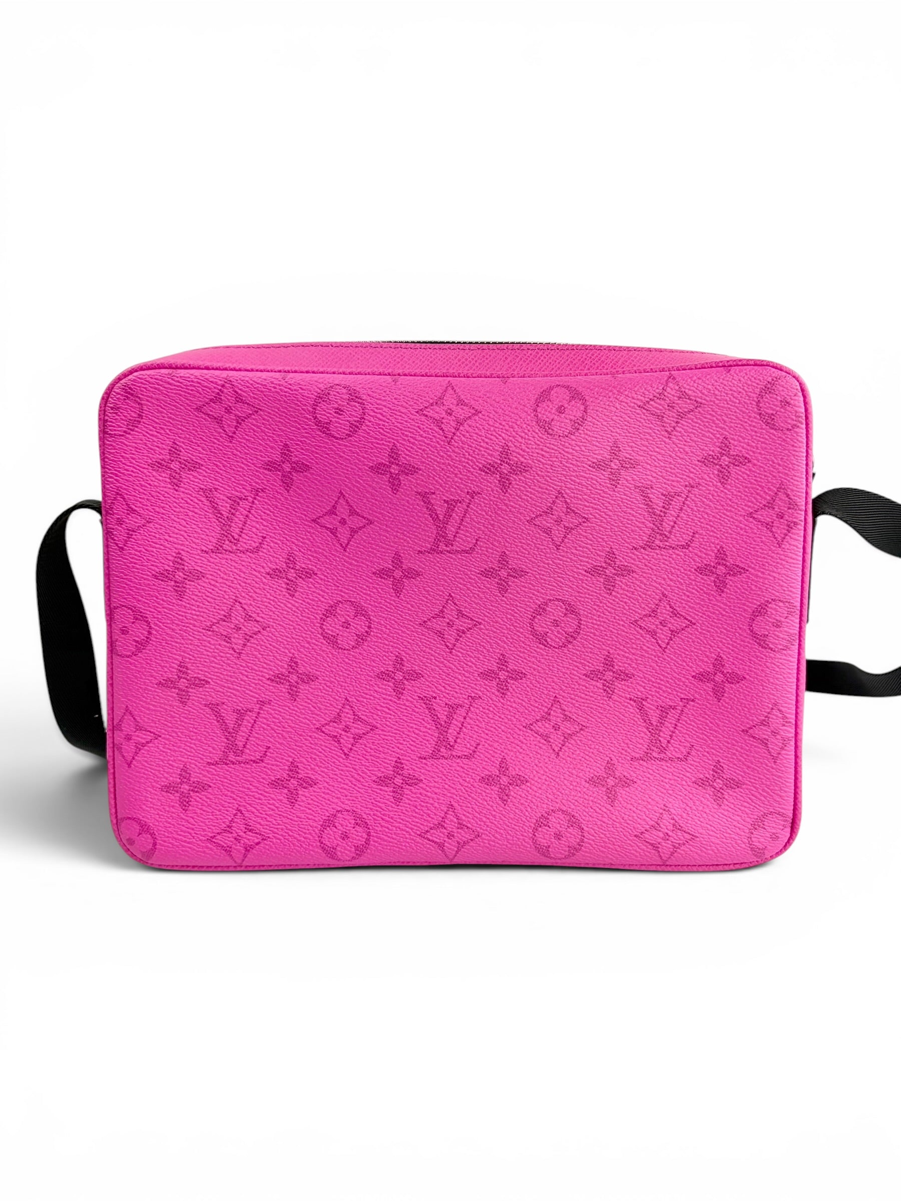 louis-vuitton-pink-monogram-taigarama-crossbody--3