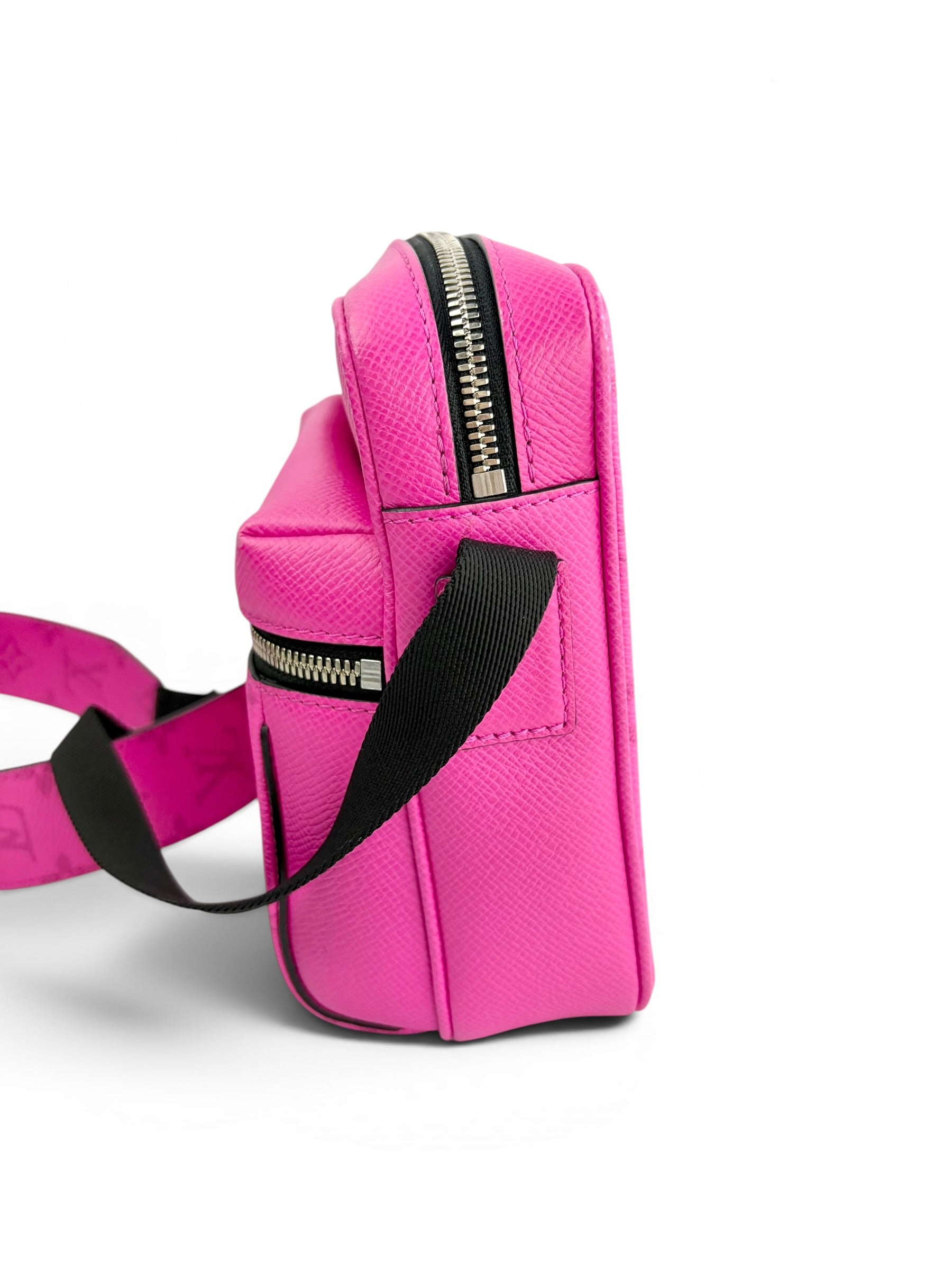 louis-vuitton-pink-monogram-taigarama-crossbody--4