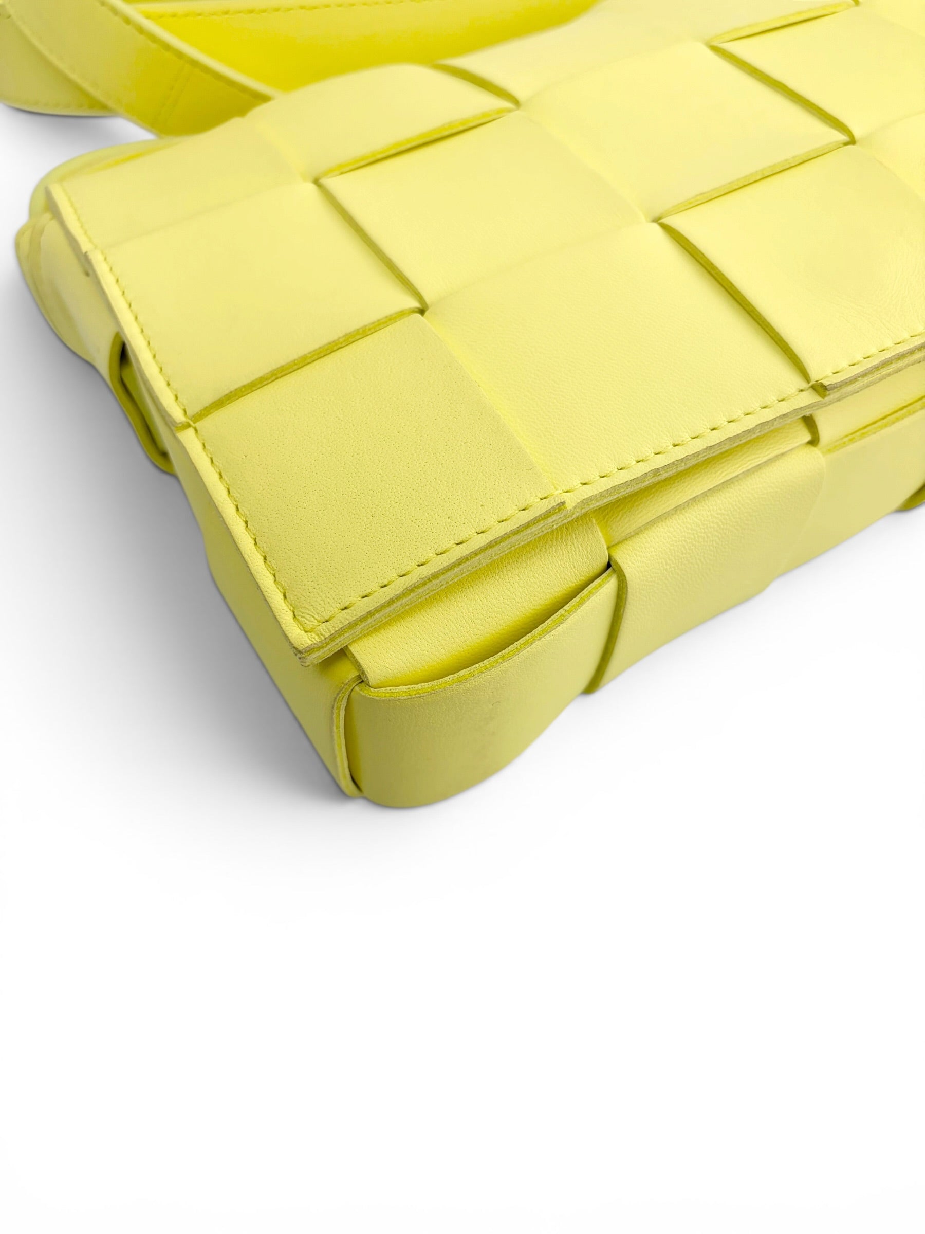 bottega-veneta-yellow-intrecciato-cassette--7