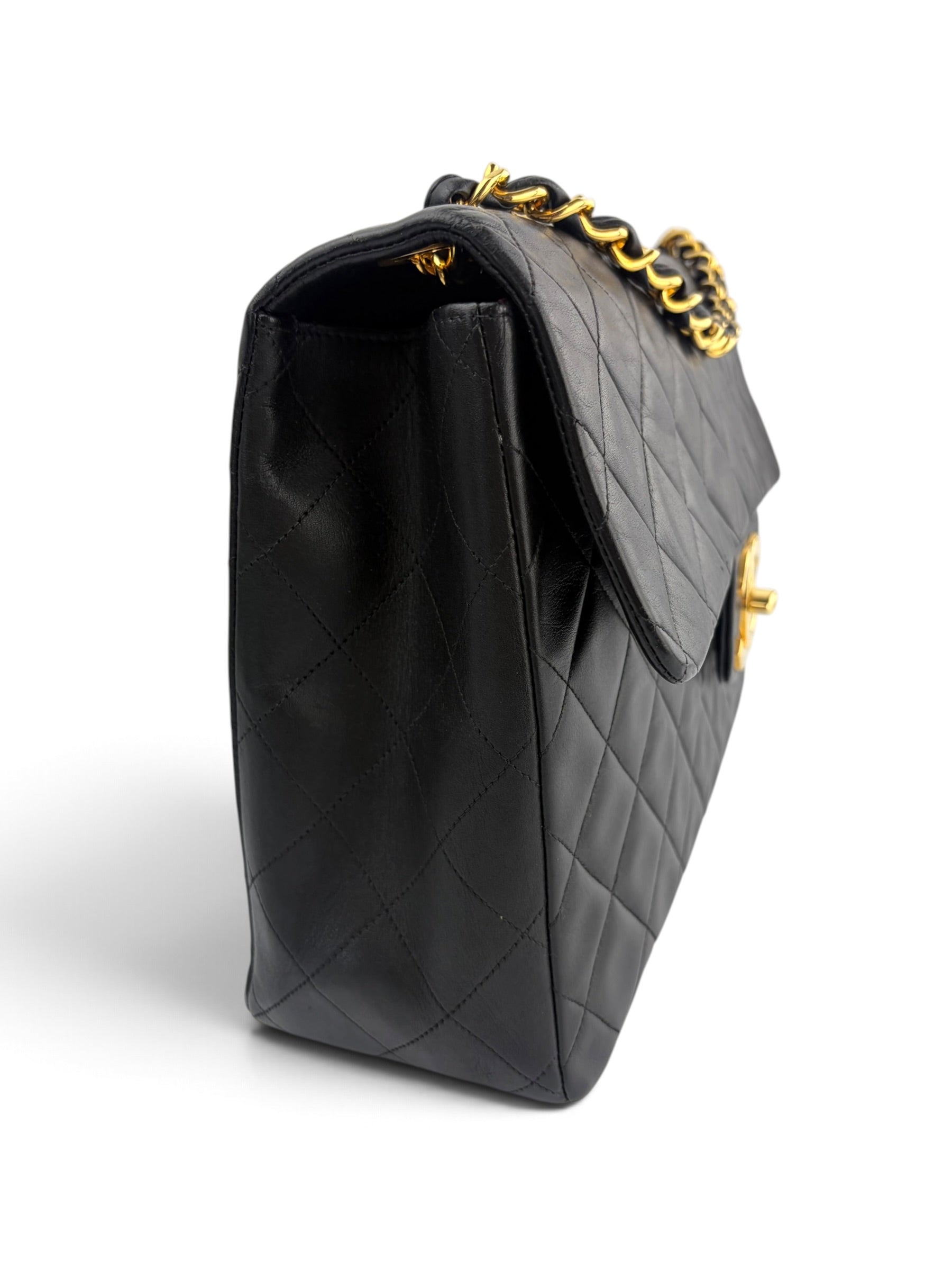 chanel-vintage-maxi-single-flap-1