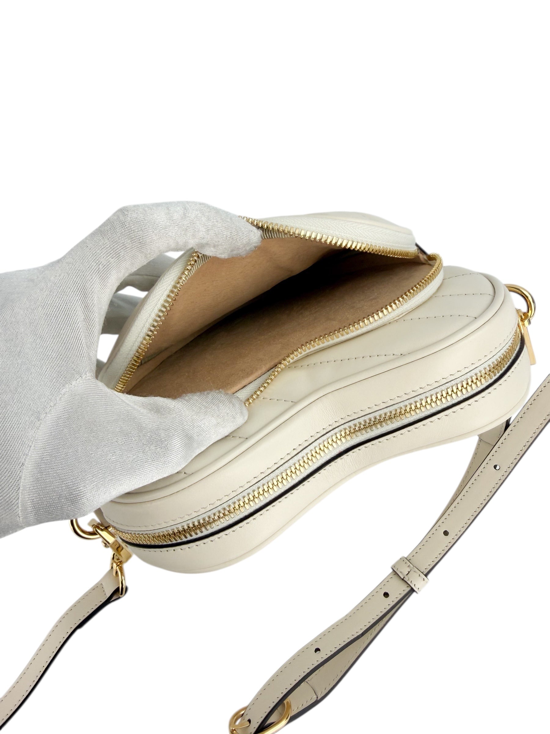 gucci-cloud-white-leather-heart-crossbody-9