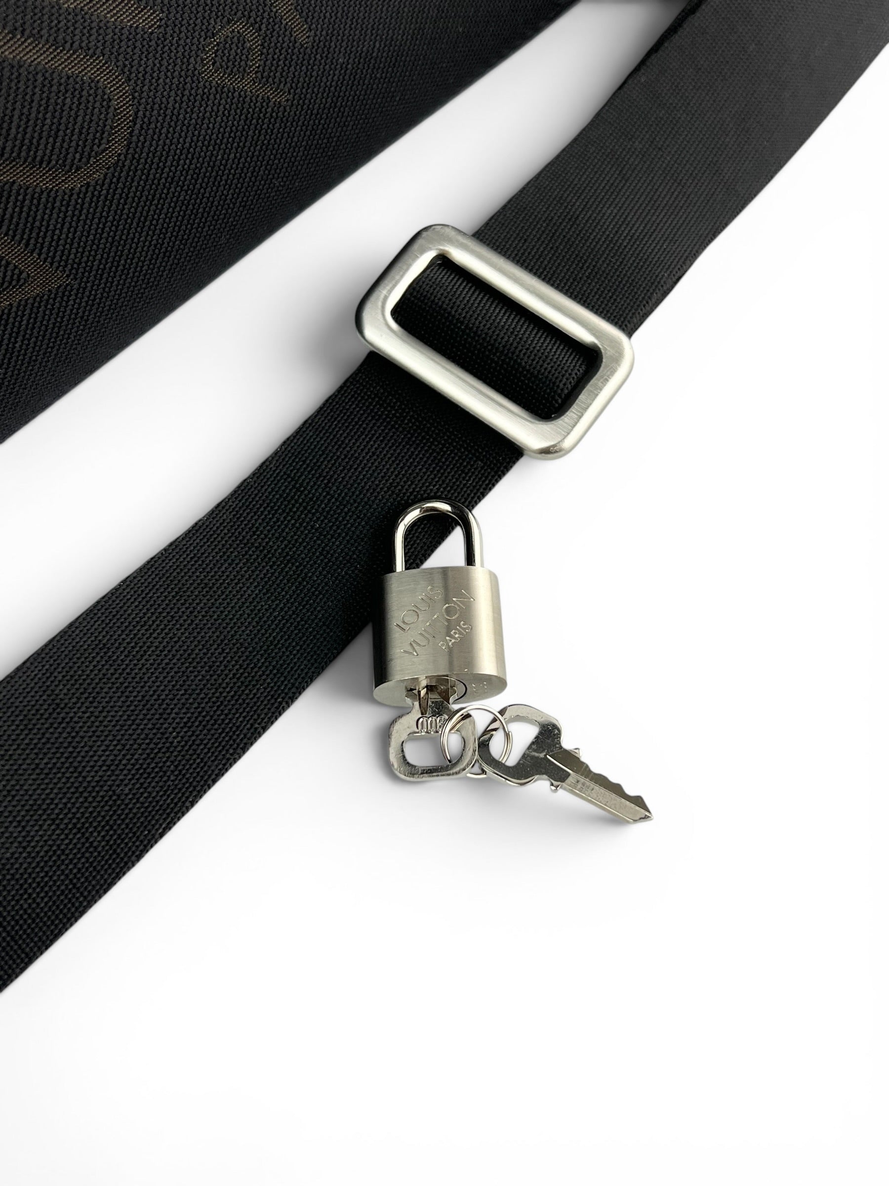 -louis-vuitton-black-geant-albatros-duffle-6