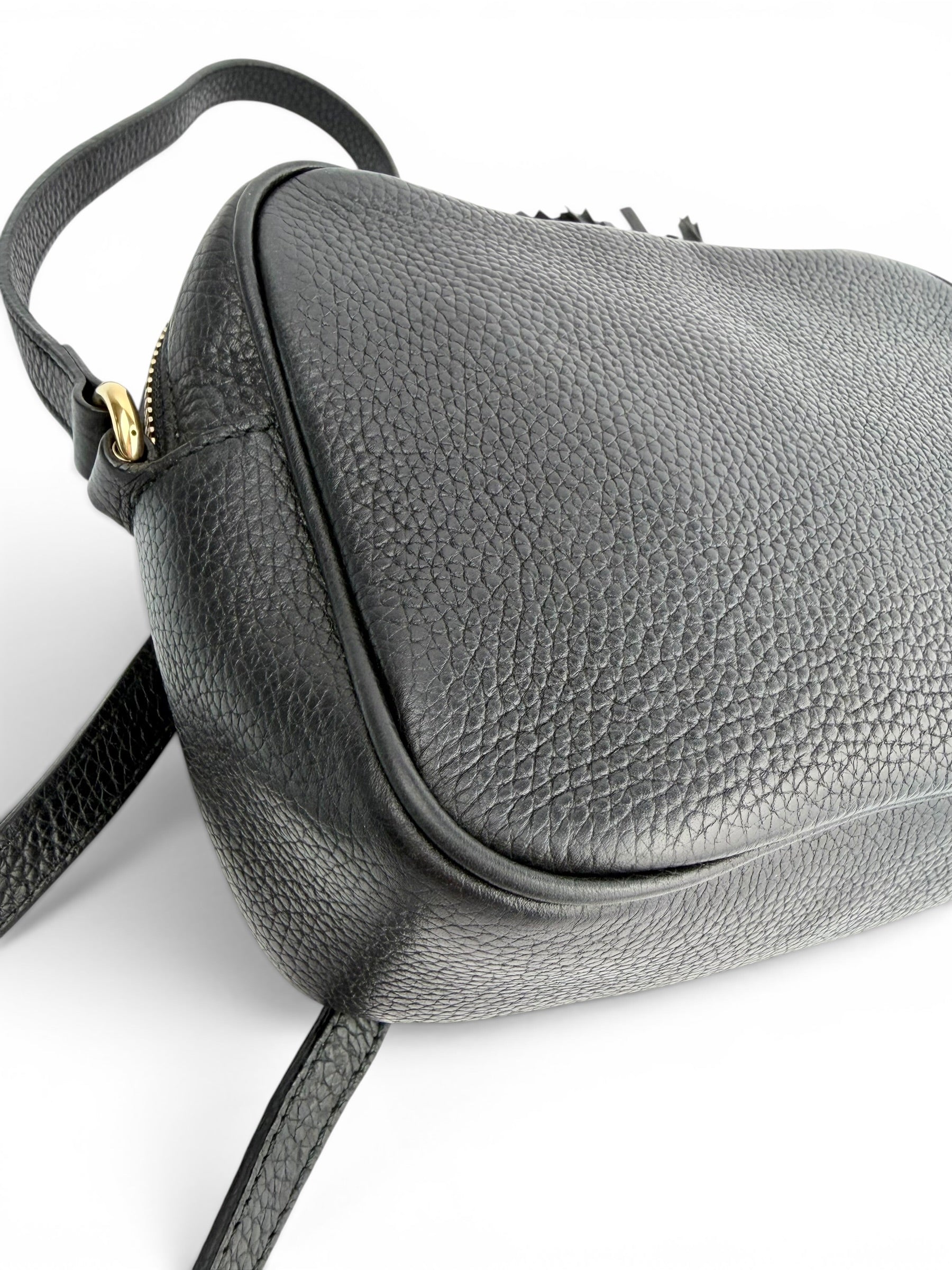 gucci-black-leather-soho-disco-crossbody-7