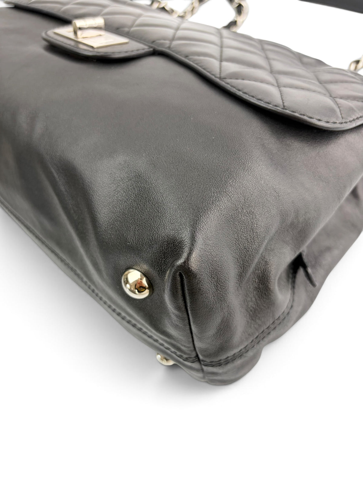 chanel-black-leather-reissue-flap-tote-7