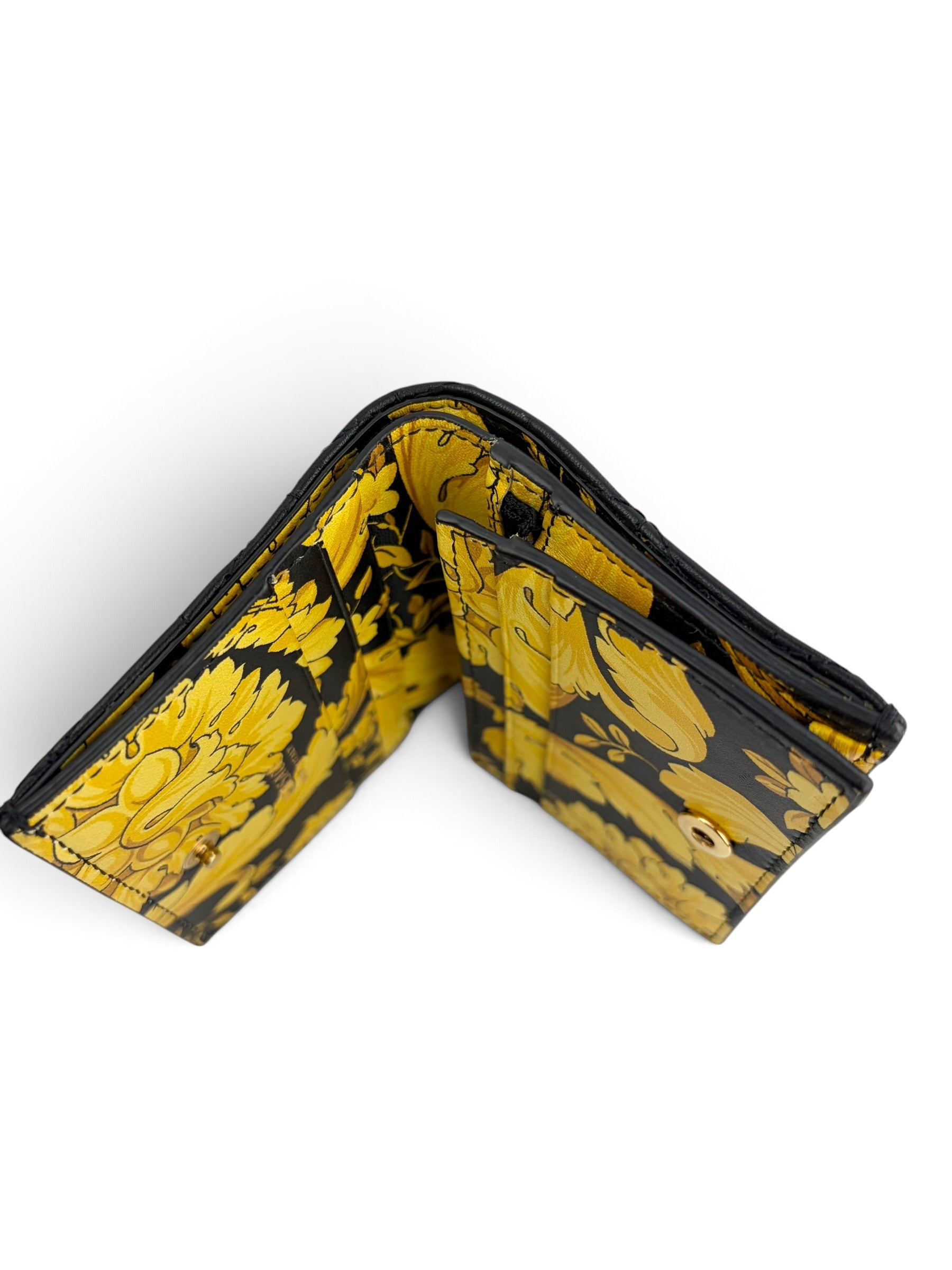 versace-compact-quilted-snap-wallet--7