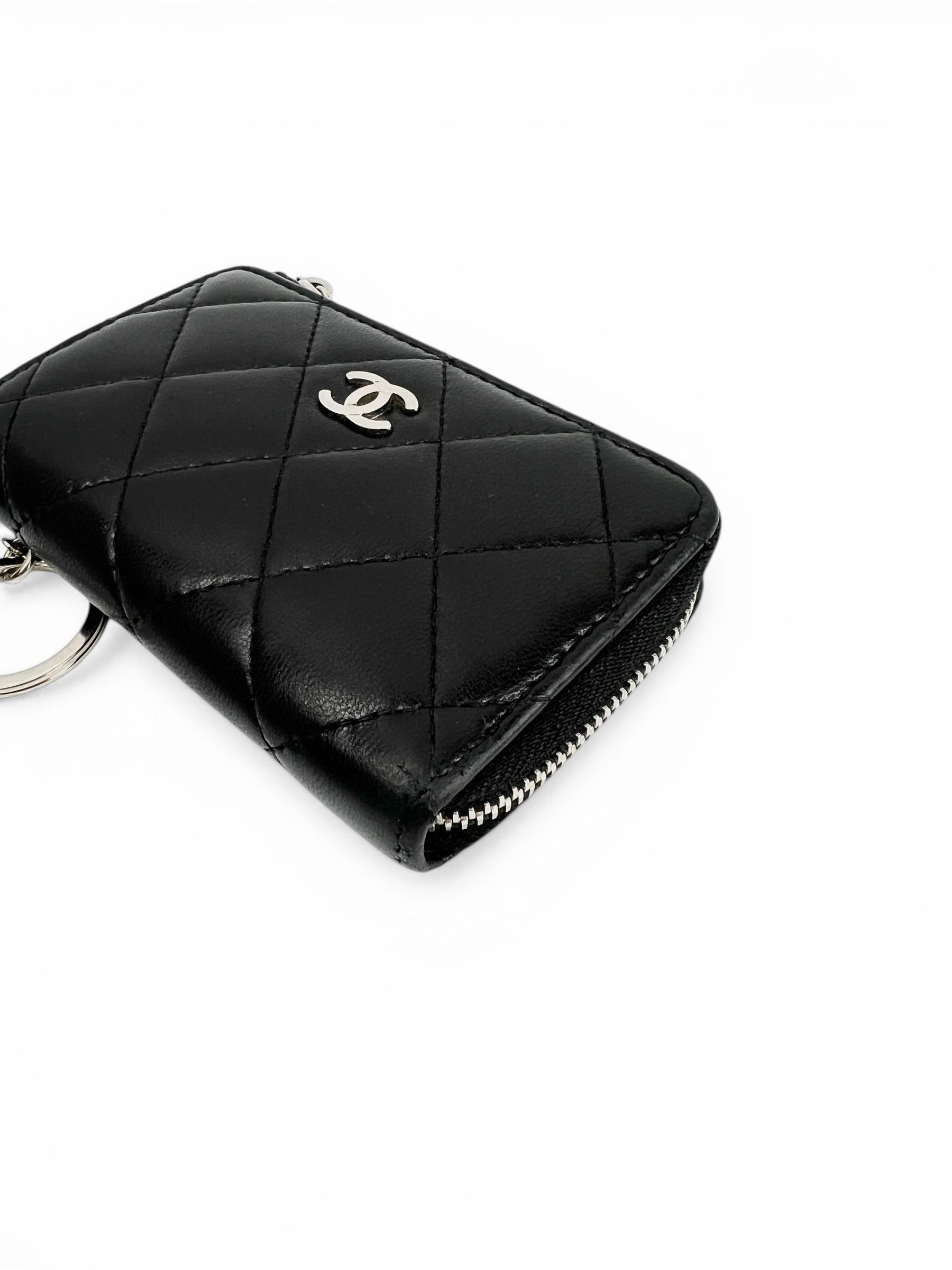 chanel-black-lambskin-zip-key-ring-pouch-4