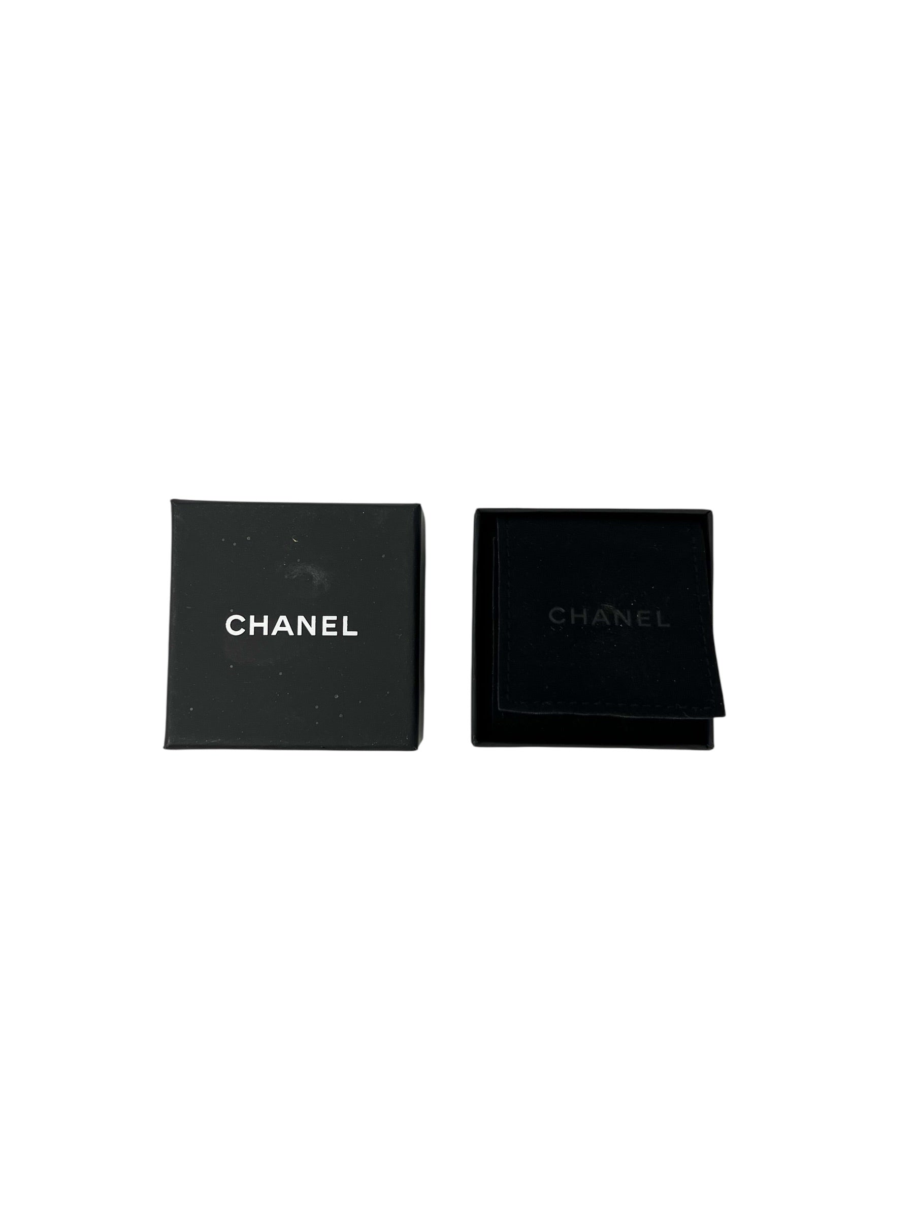 chanel-ressin-cc-square-earrings-9