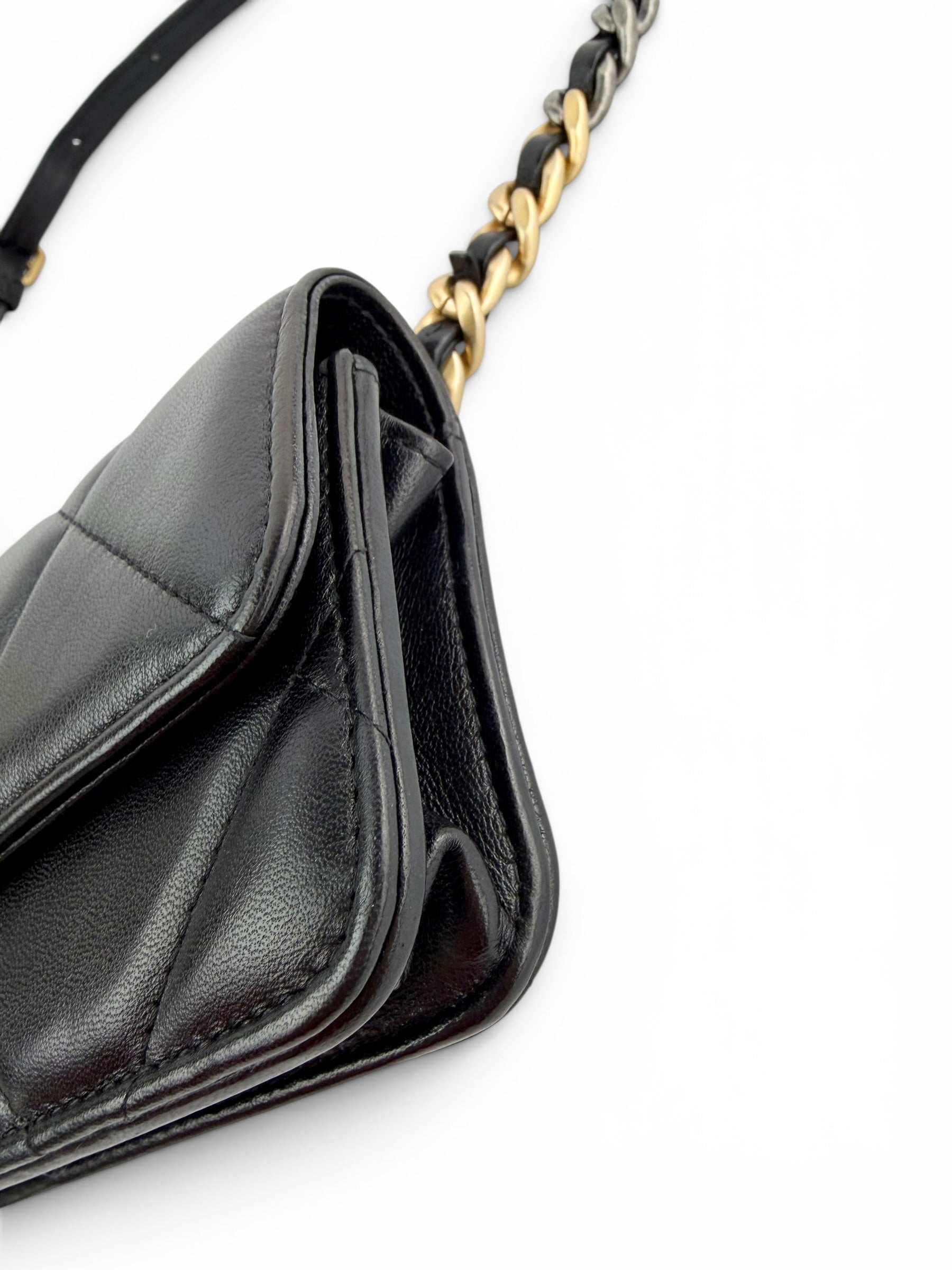 chanel-19-black-lambskin-flap-chain-wallet-4