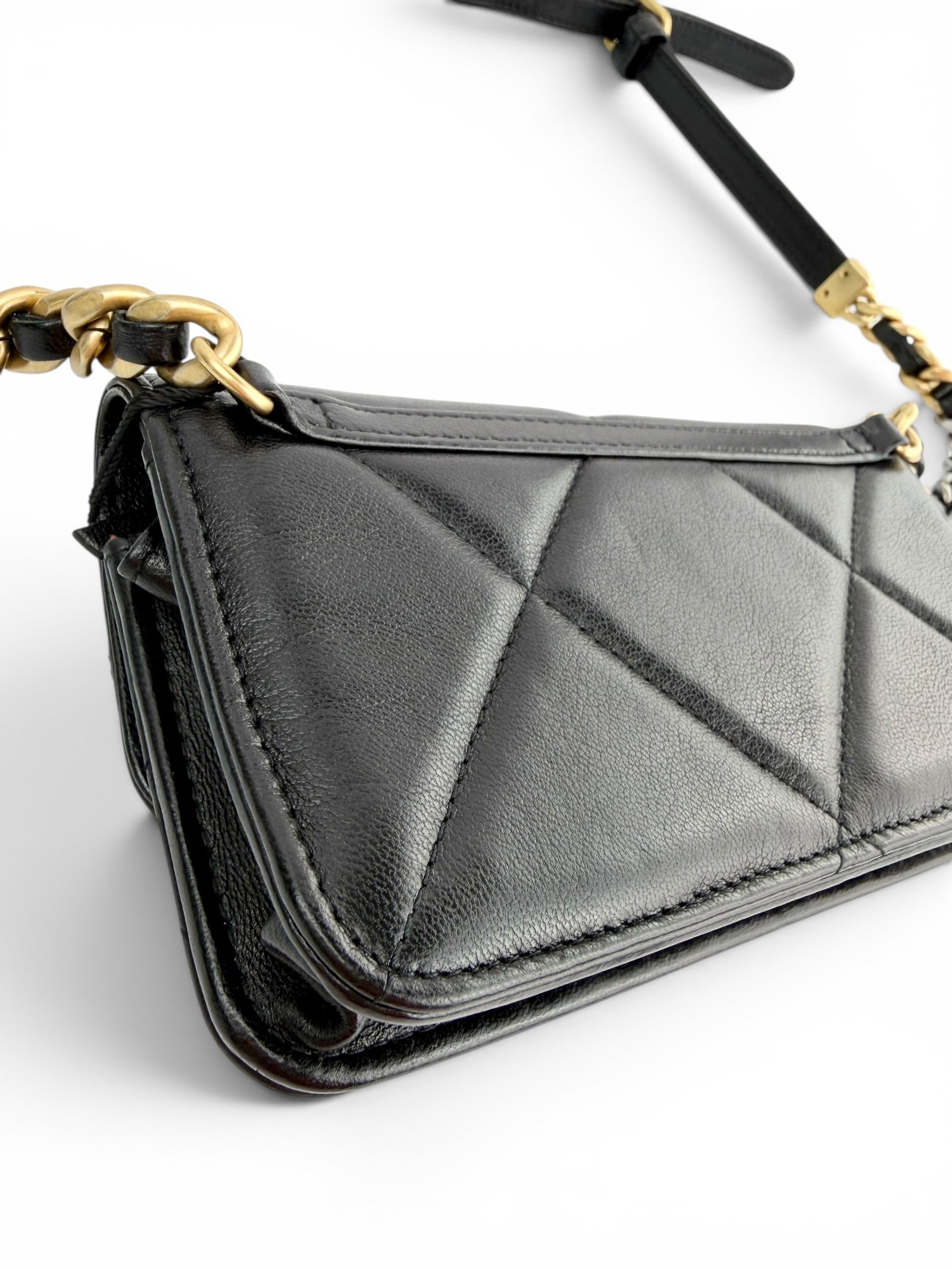 chanel-19-black-lambskin-flap-chain-wallet-2