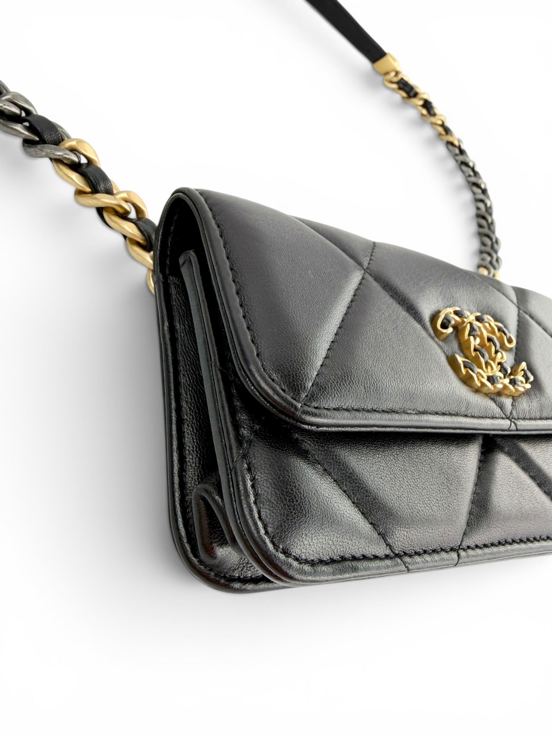 chanel-19-black-lambskin-flap-chain-wallet-5