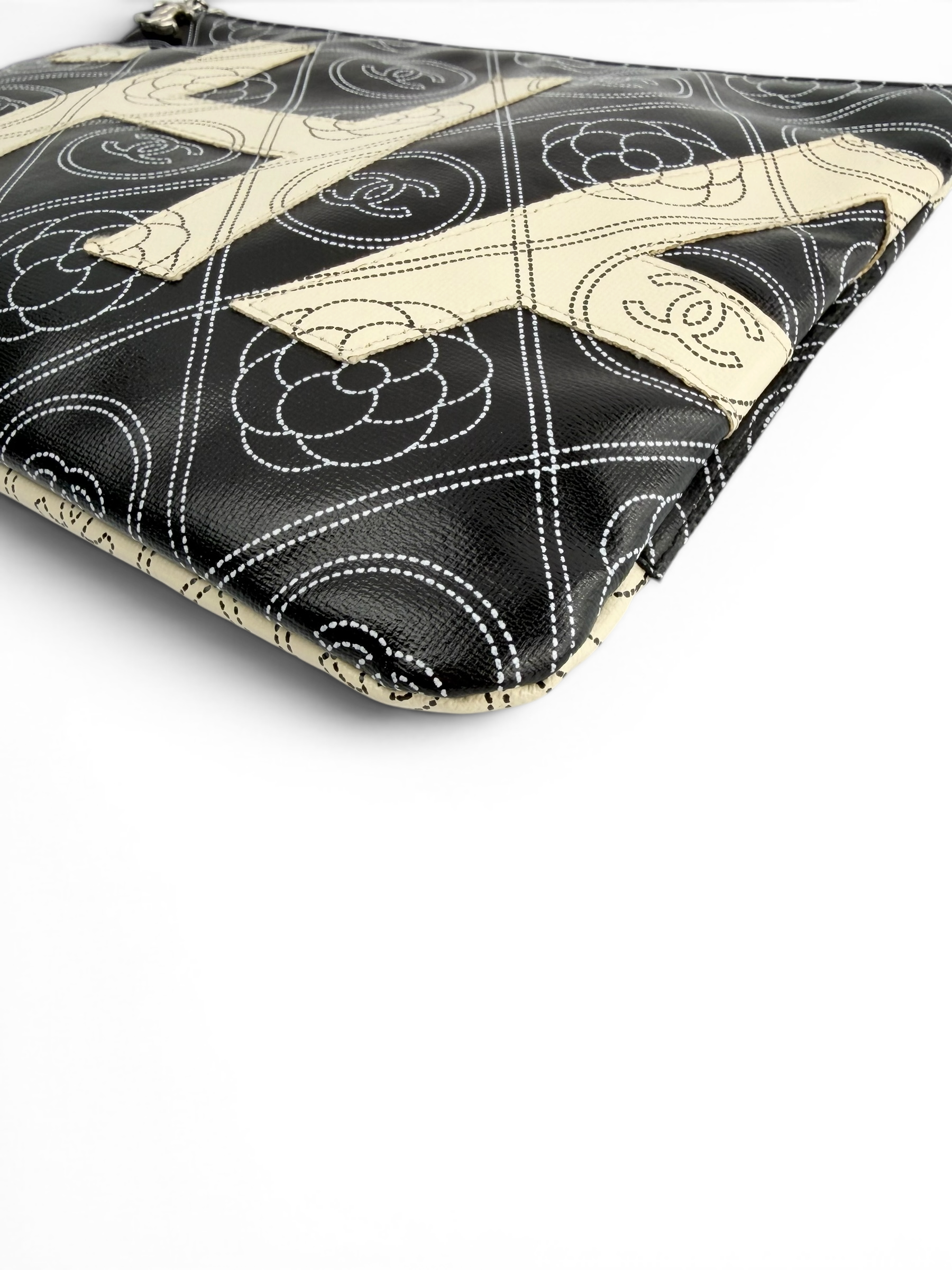 chanel-coated-calfskin-camellia-printed-zip-wristlet-4