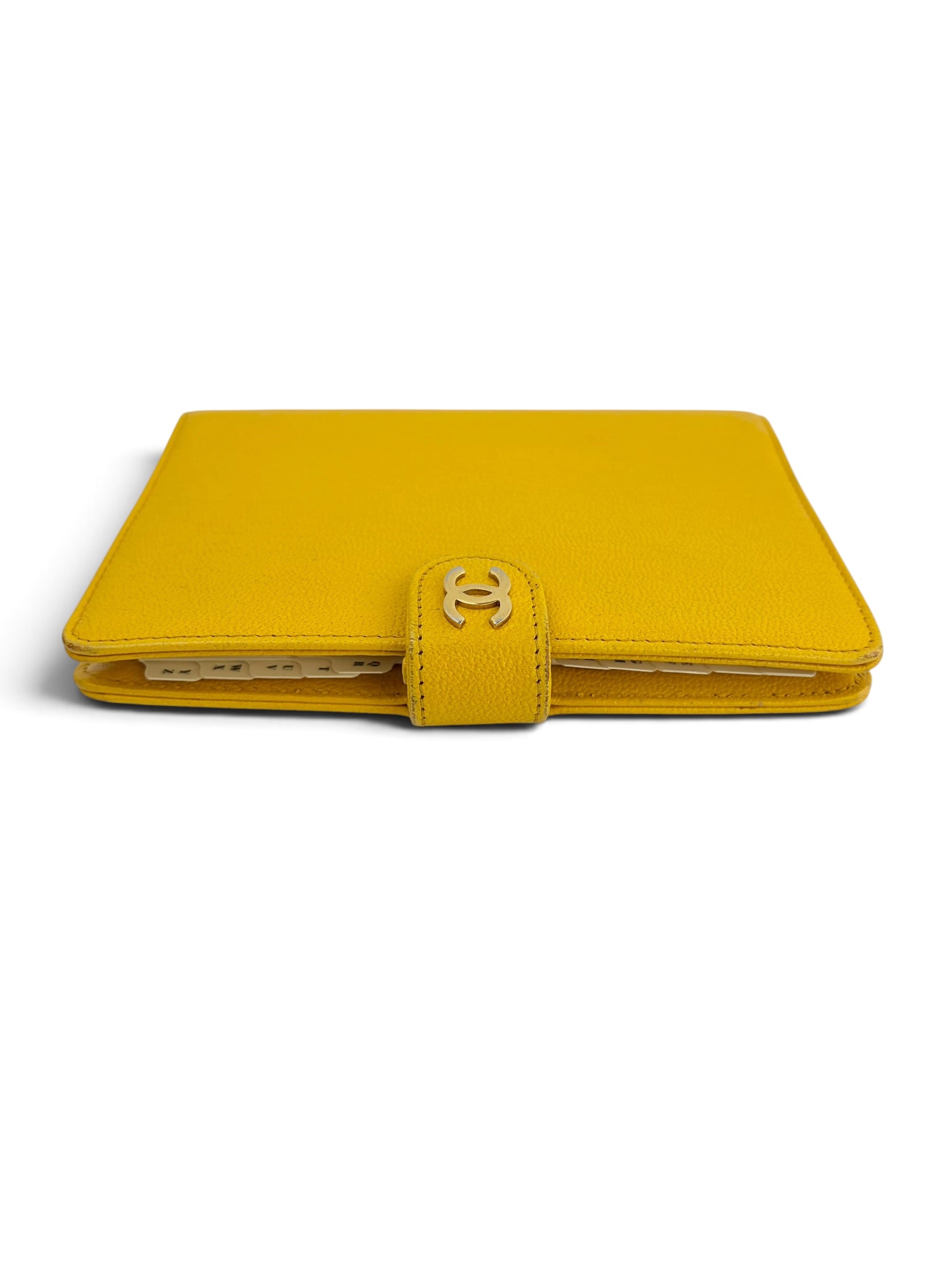 chanel-vintage-small-yellow-agenda-cover--5