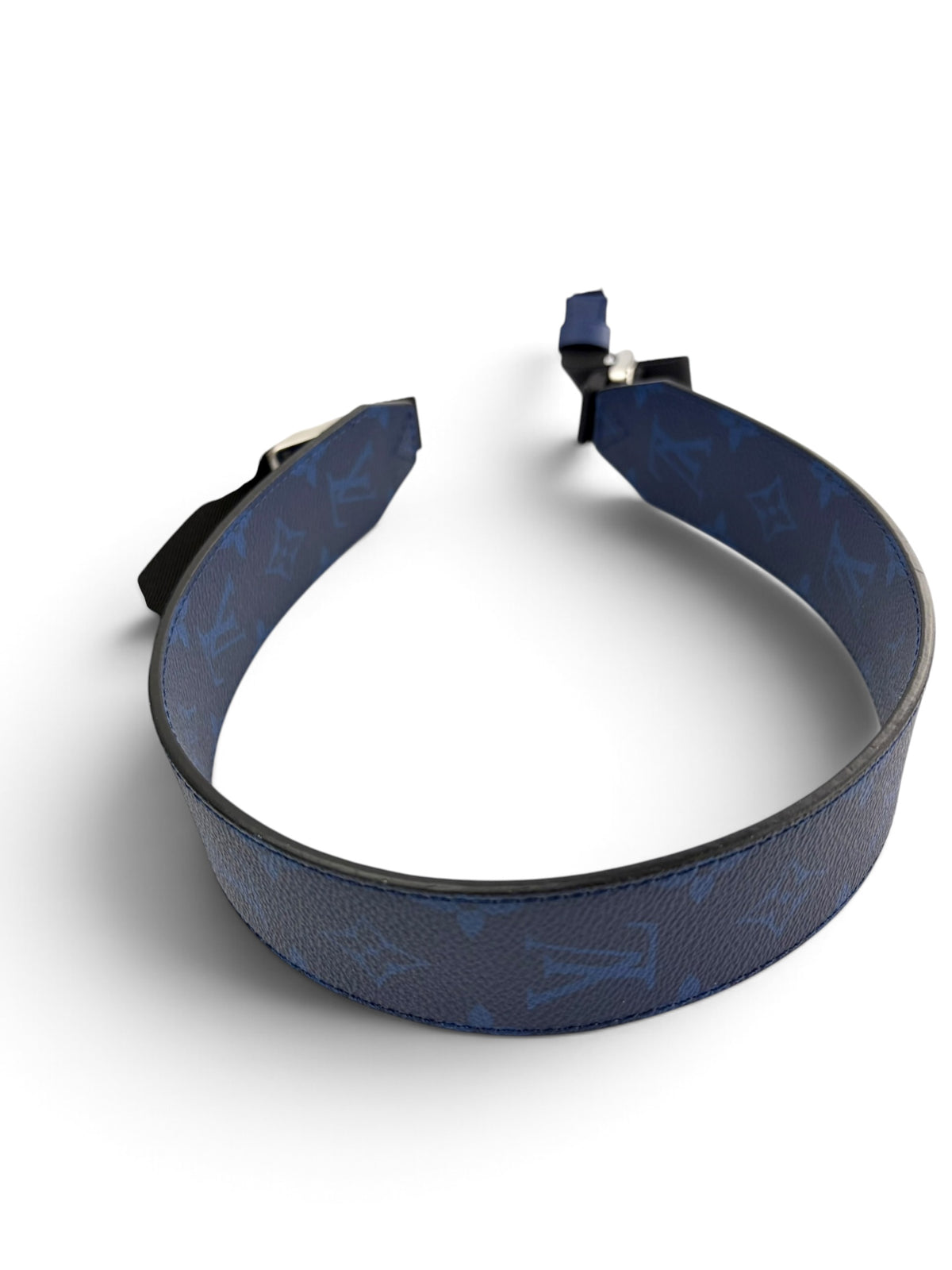 louis-vuitton-blue-monogram-taigarama-crossbody-5