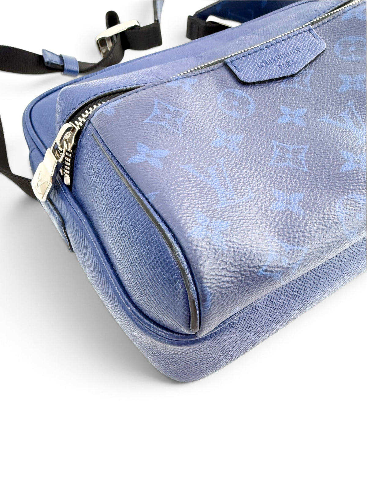 louis-vuitton-blue-monogram-taigarama-crossbody-8