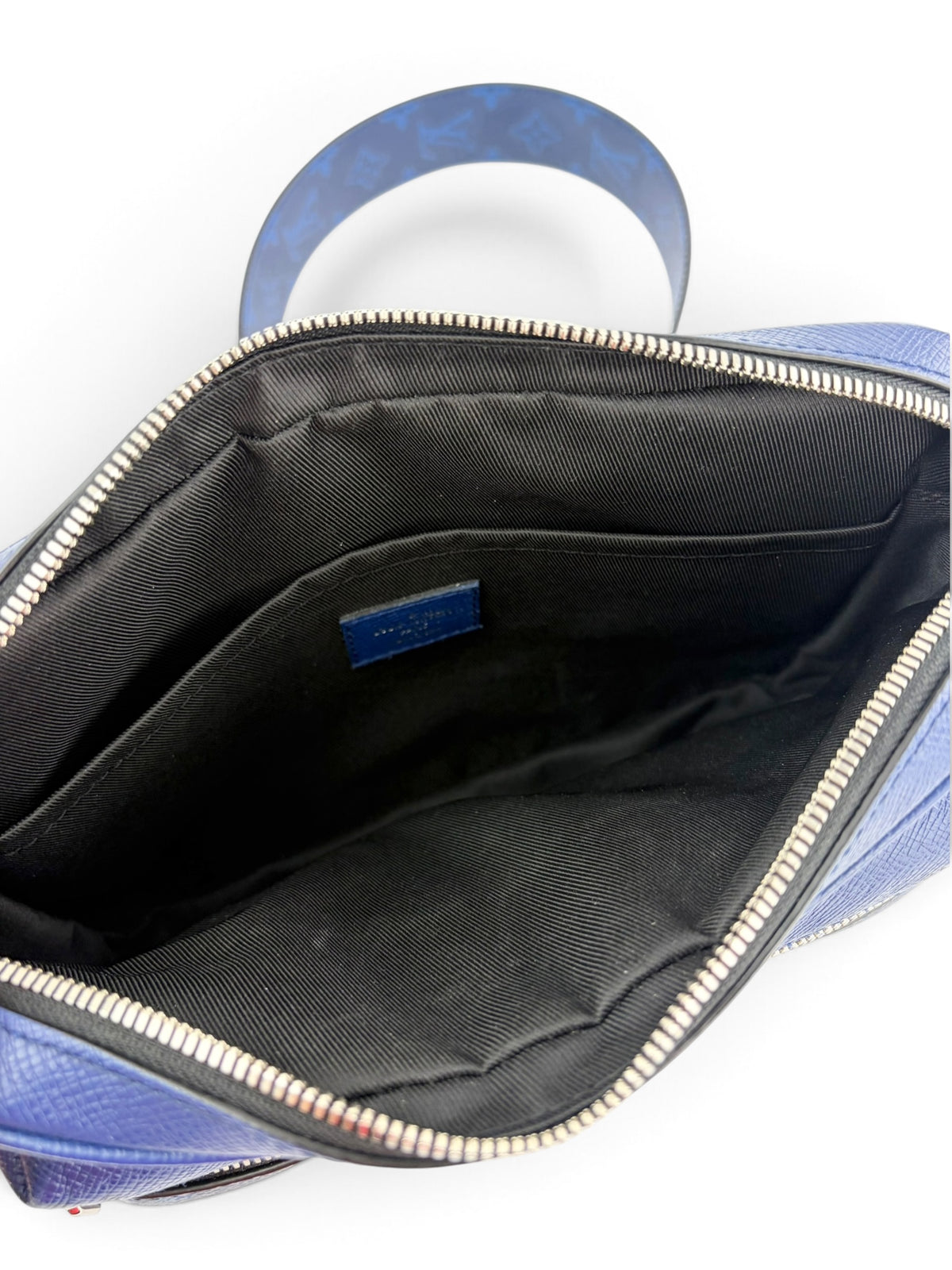 louis-vuitton-blue-monogram-taigarama-crossbody-9