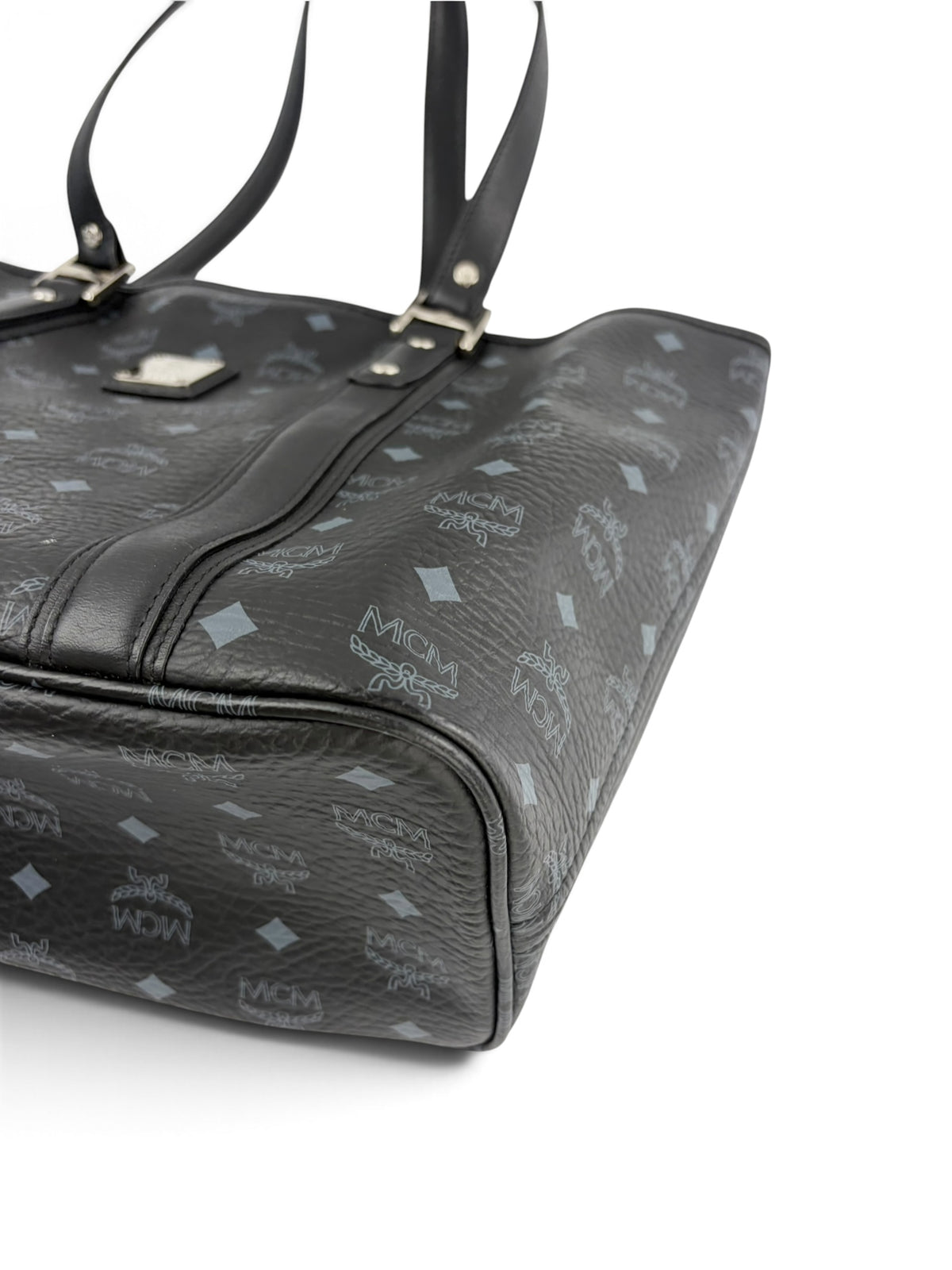 mcm-black-visetos-tote-7
