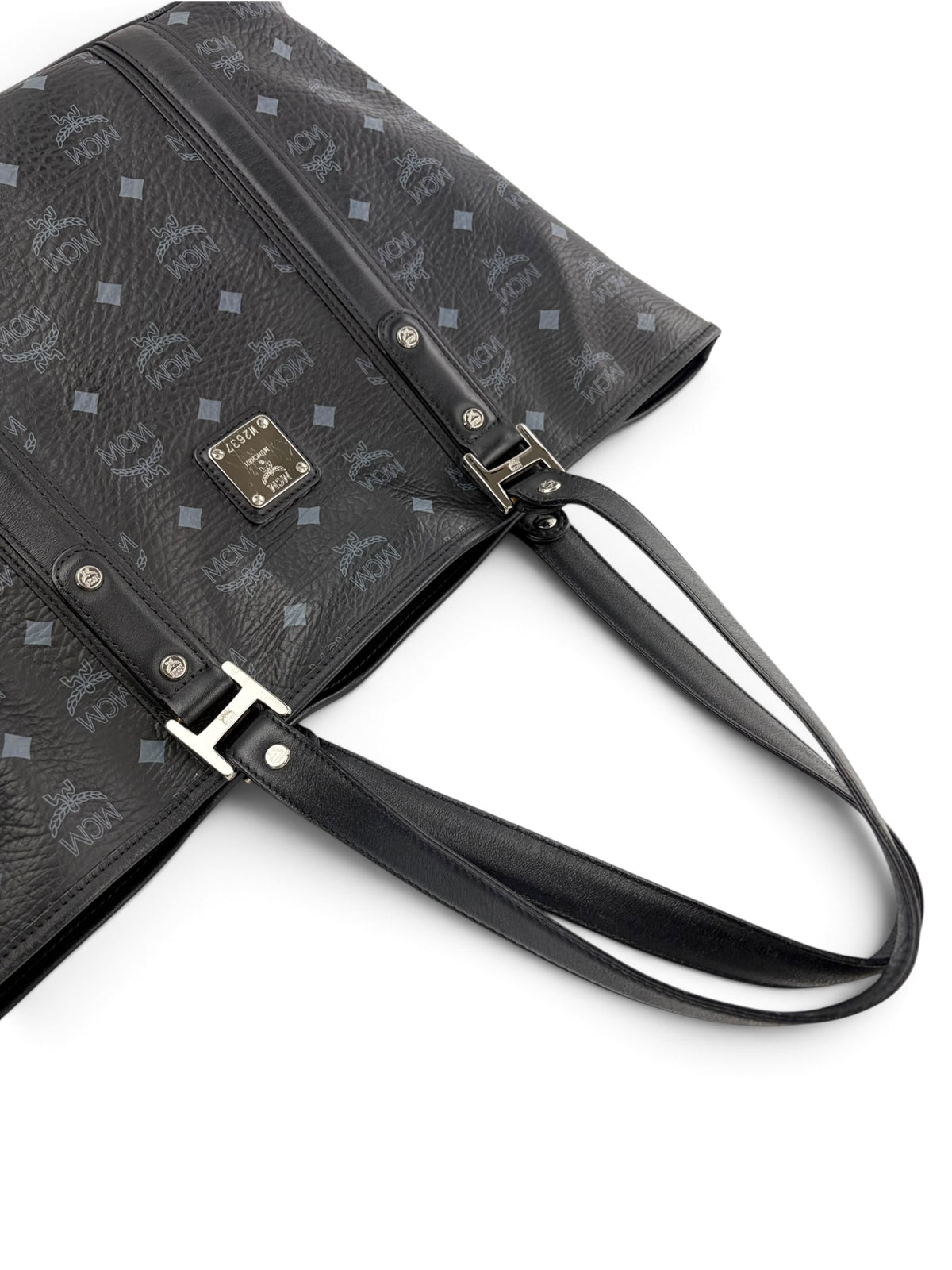 mcm-black-visetos-tote-4