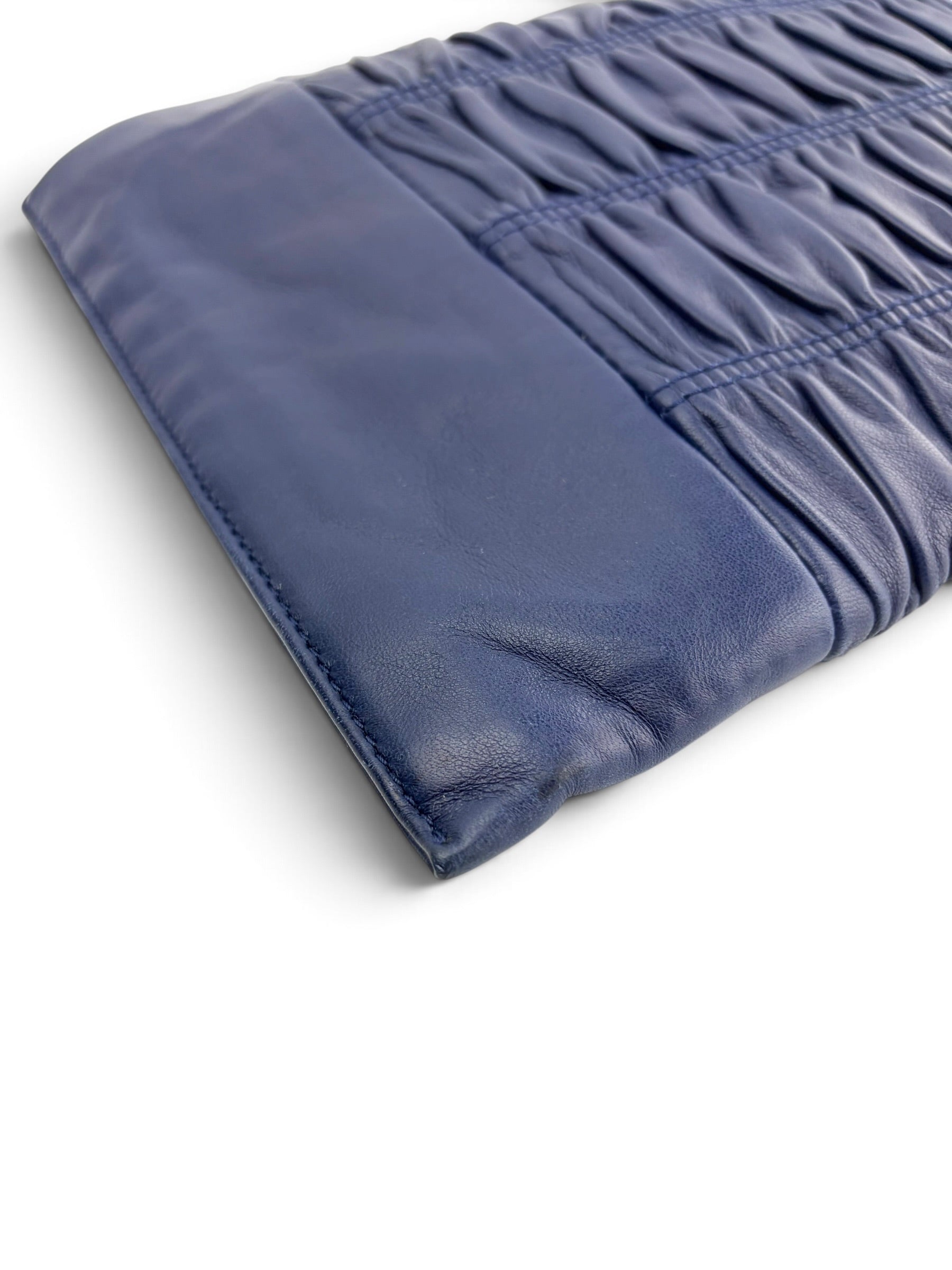 prada-navy-nappa-gaufre-clutch---4
