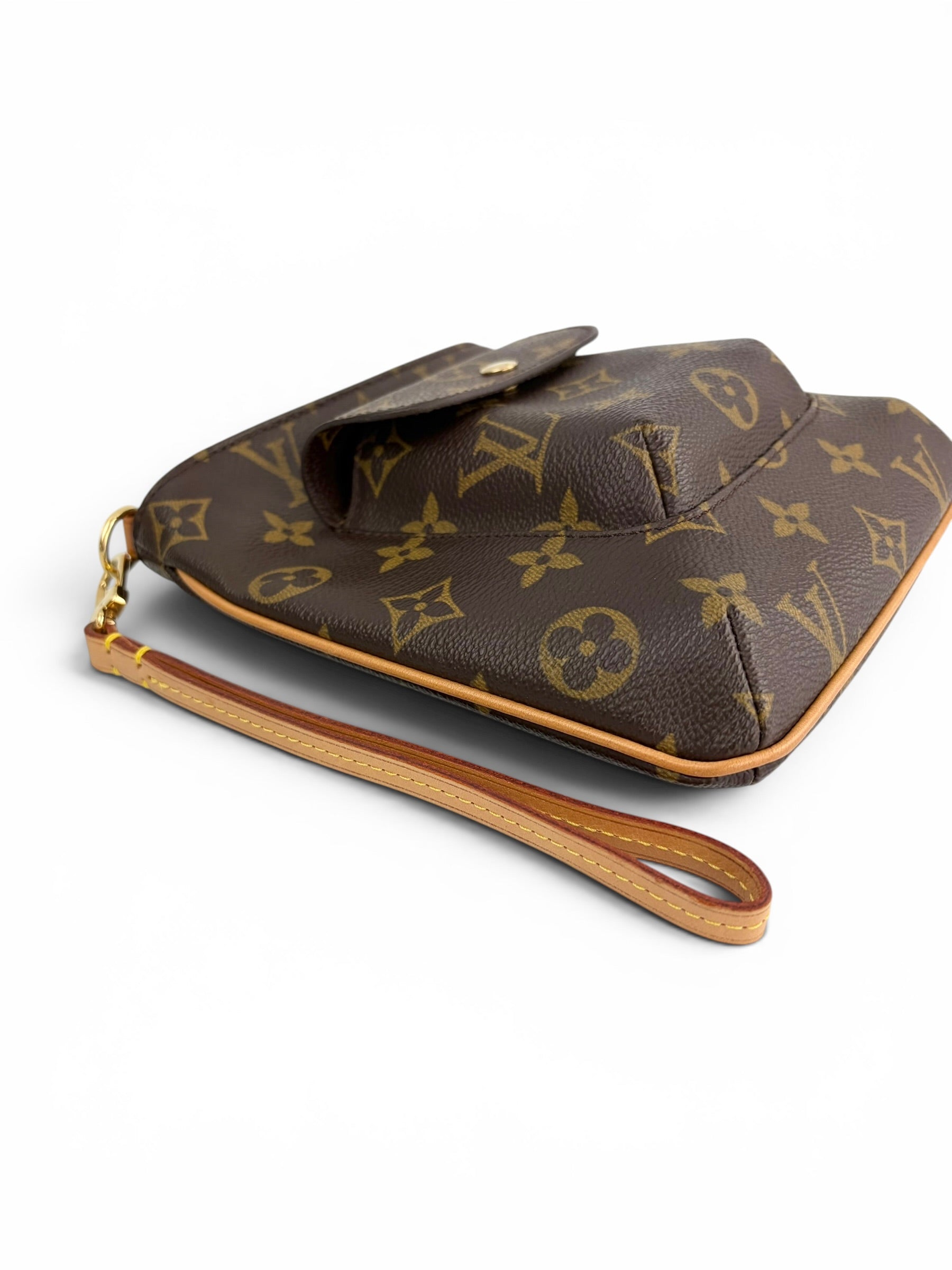 louis-vuitton-vintage-monogram-partition-wristlet-3