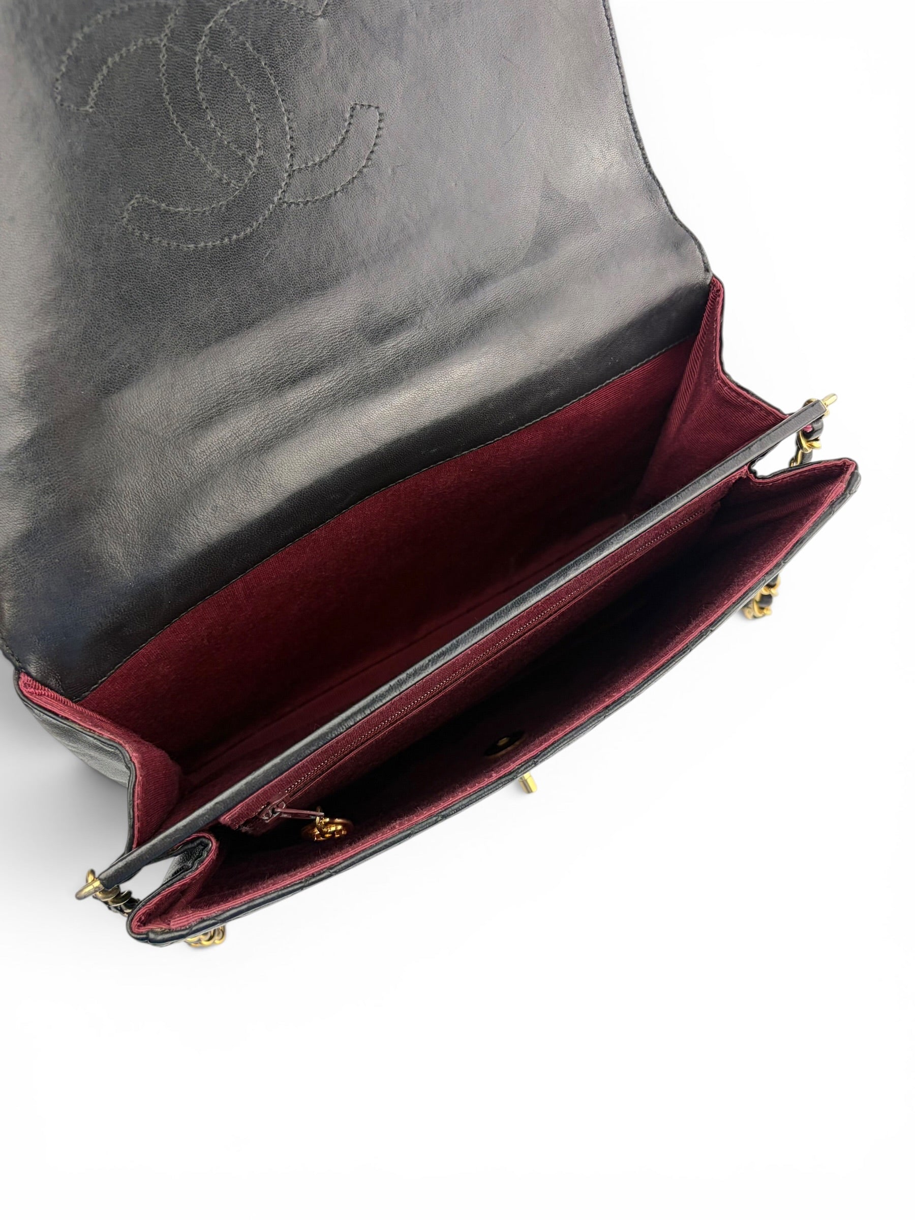 chanel-vintage-black-lambskin-flap-10