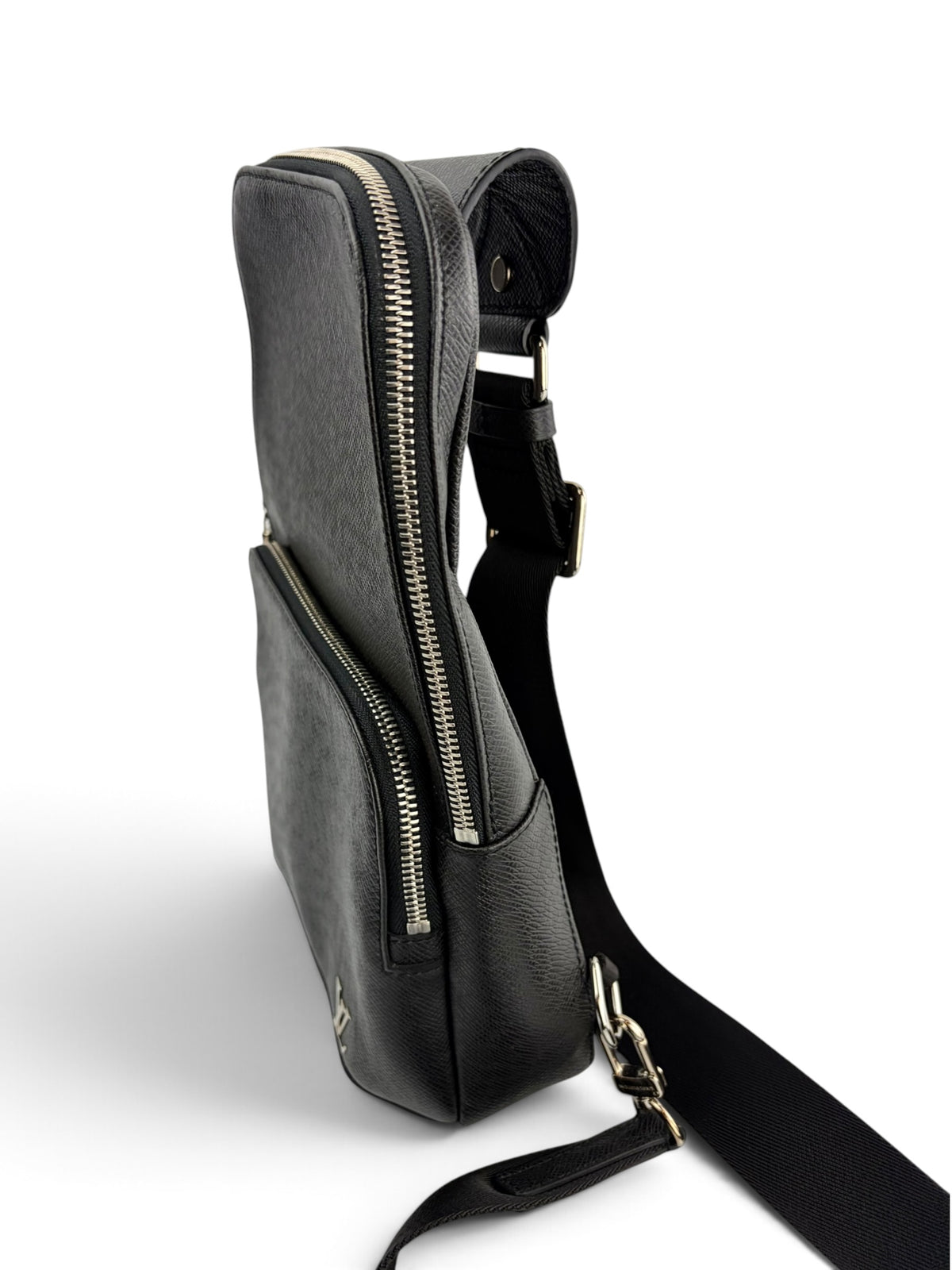louis-vuitton-black-taiga-leather-sling-b-4
