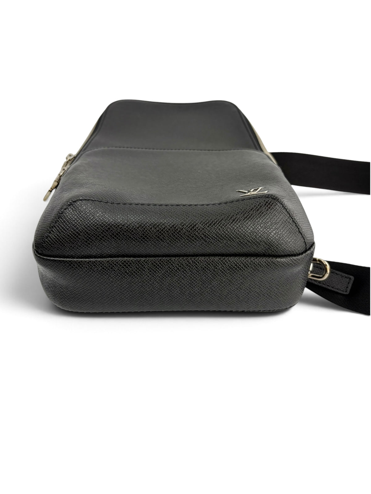louis-vuitton-black-taiga-leather-sling-b-6