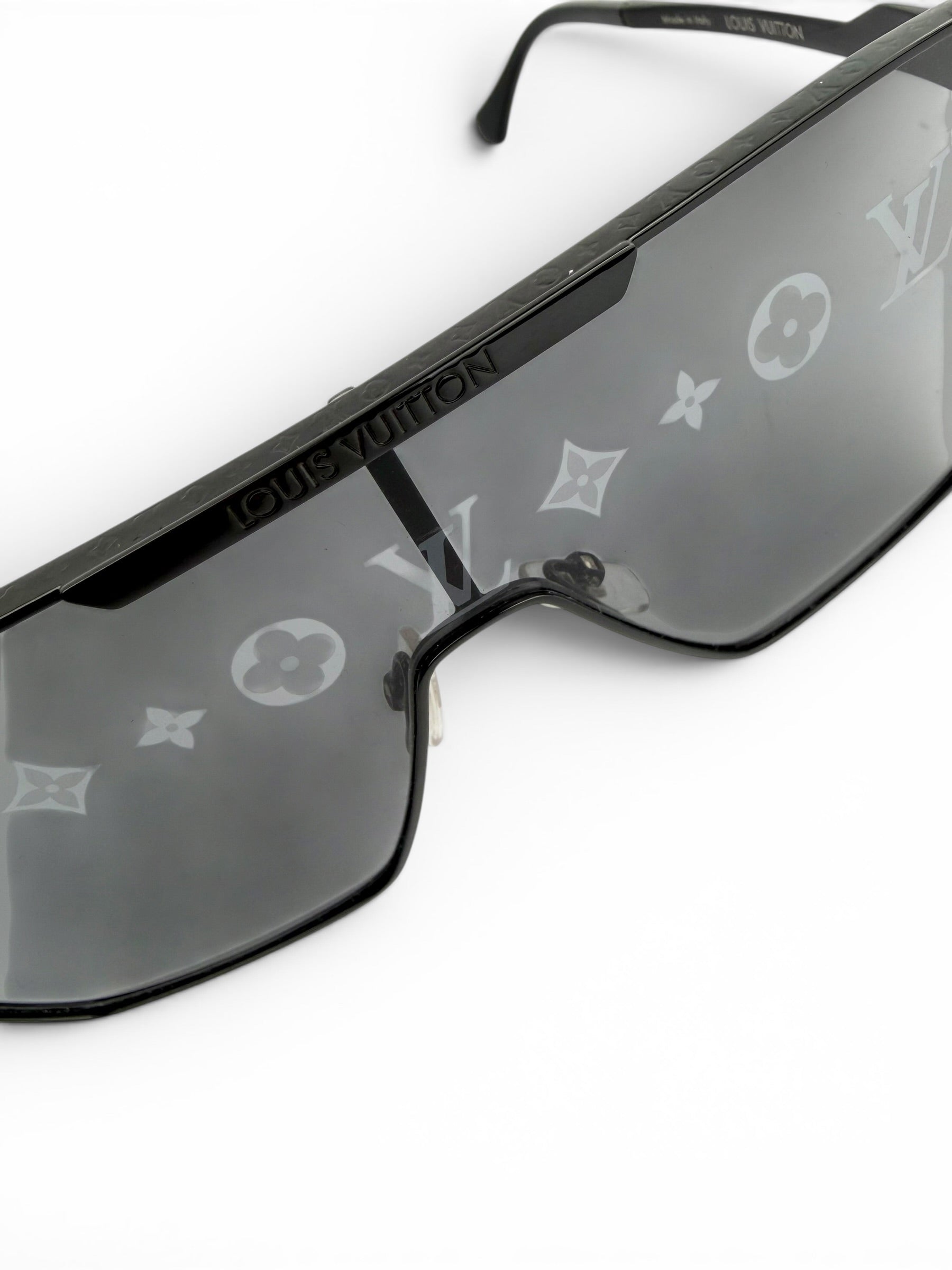 louis-vuitton-lv-sky-mask-sunglasses-w--case-1