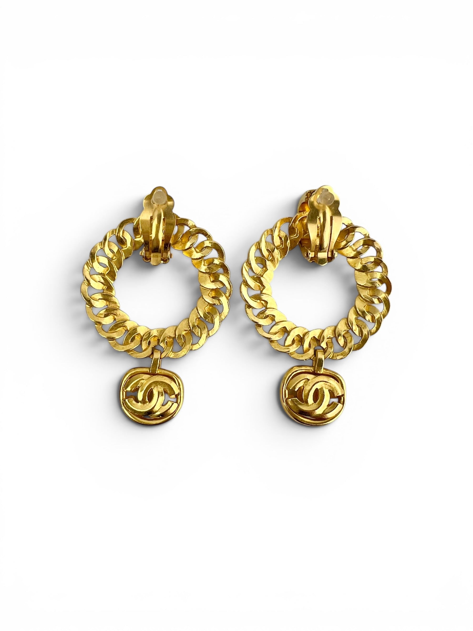 chanel-gold-vintage-drop-circular-earrings-1