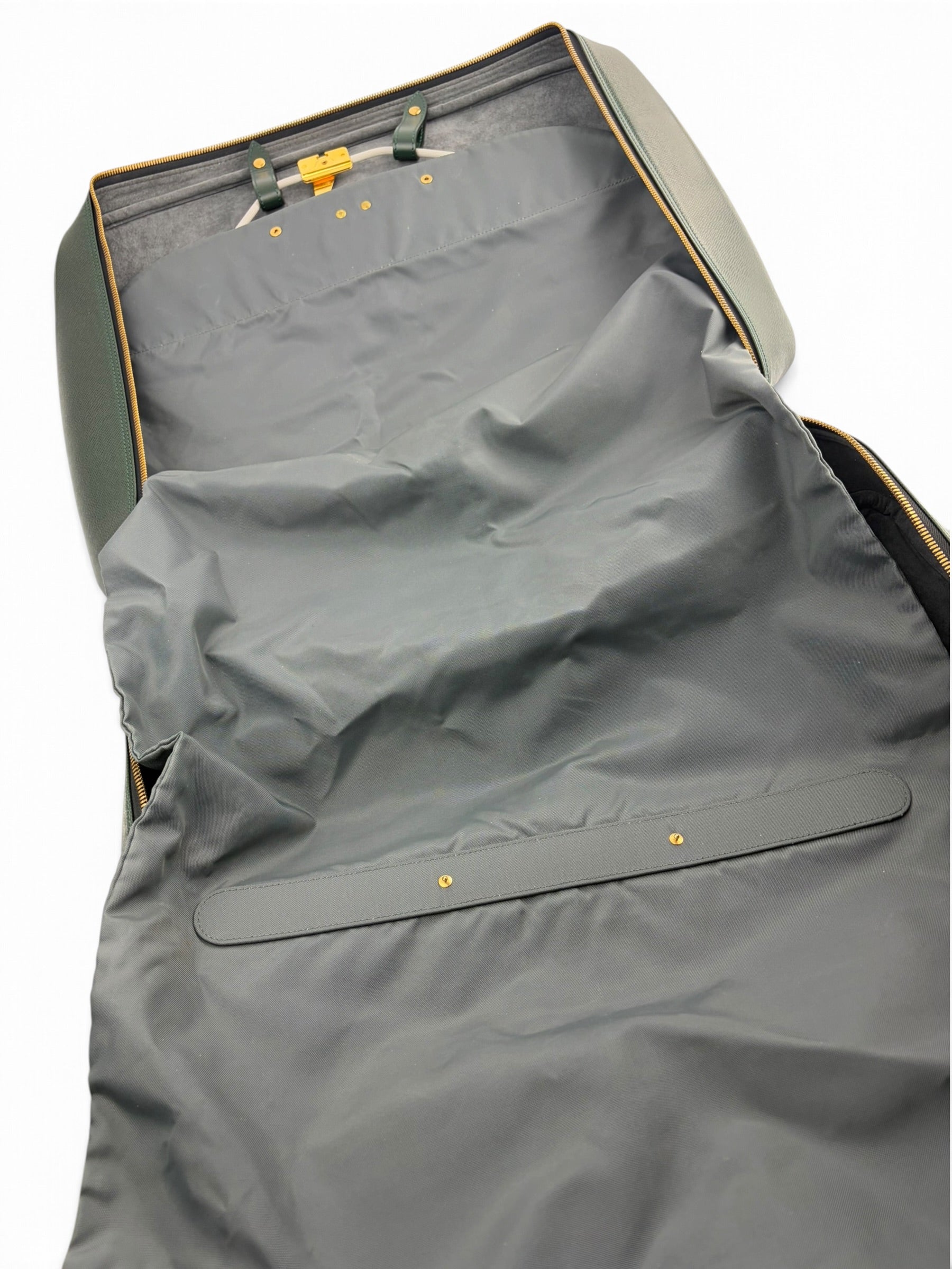 louis-vuitton-vintage-forest-green-taiga-leather-duffle-10