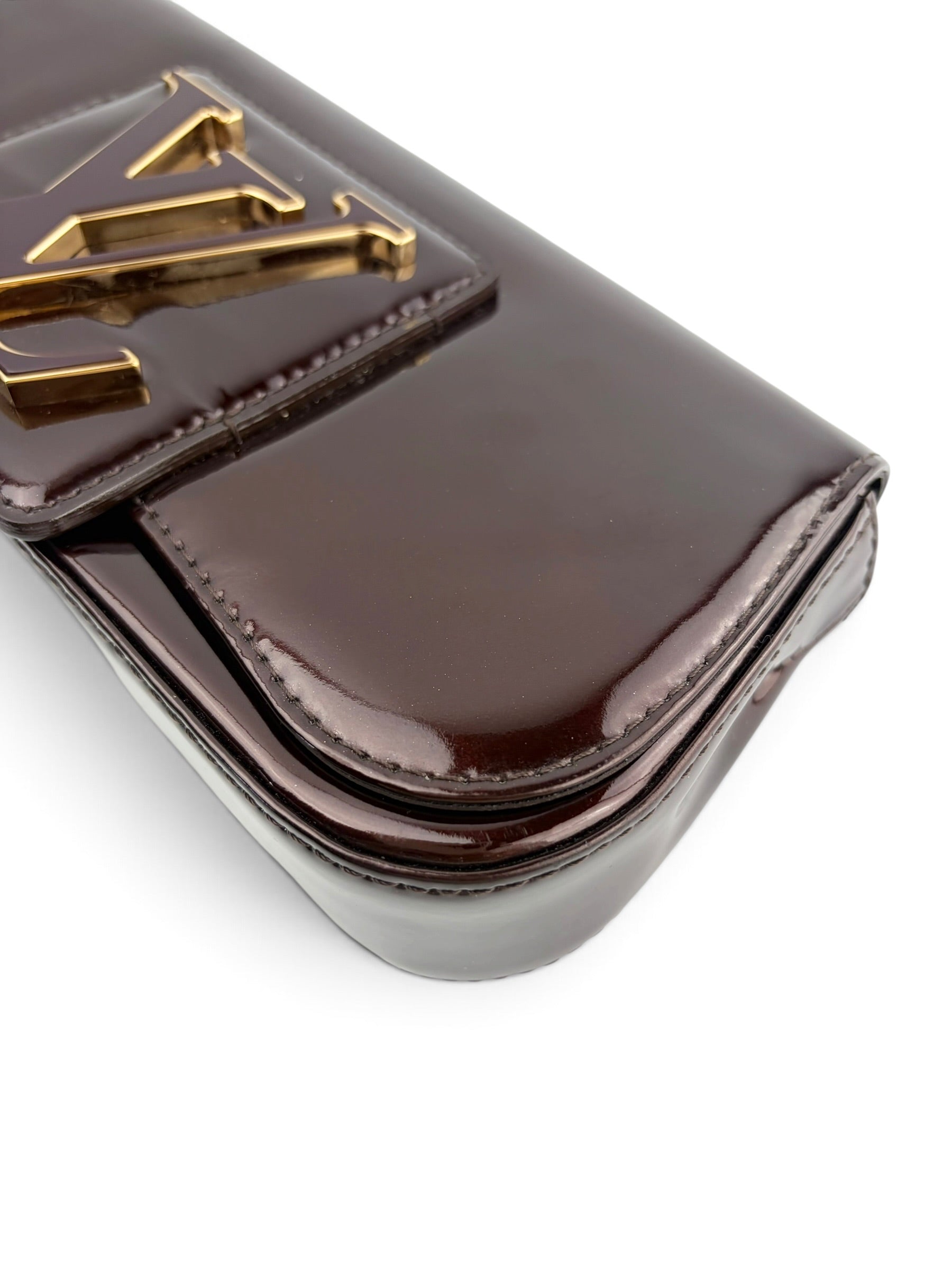 louis-vuitton-burgundy-vernis-sobe-clutch-7