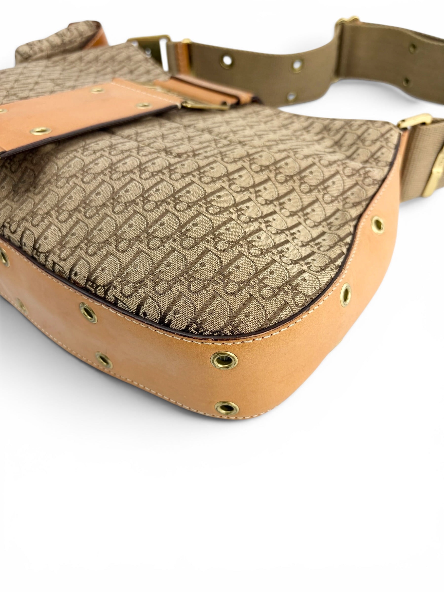 christian-dior-street-chic-columbus-shoulder-bag-6