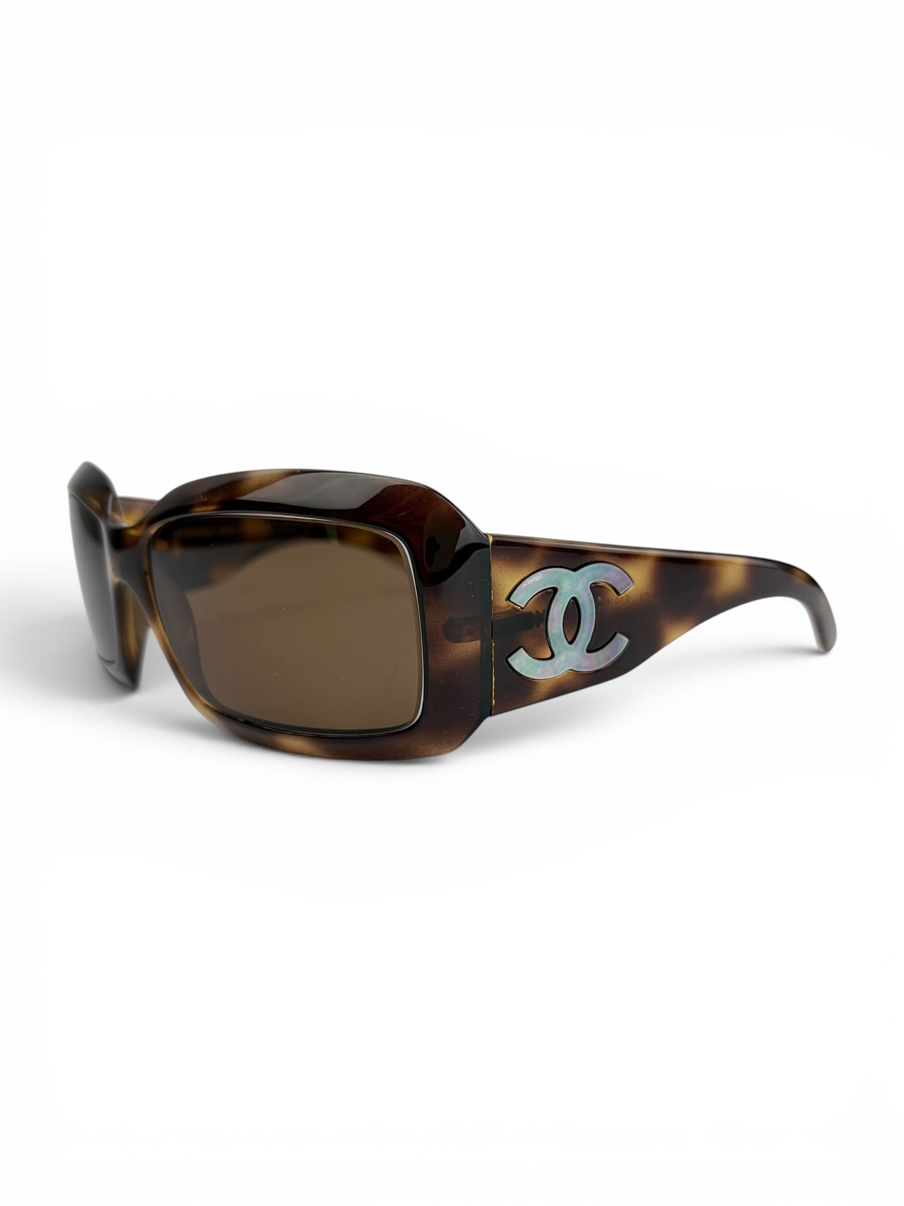 chanel-tortoise-mother-of-pearl-sunglasses-3