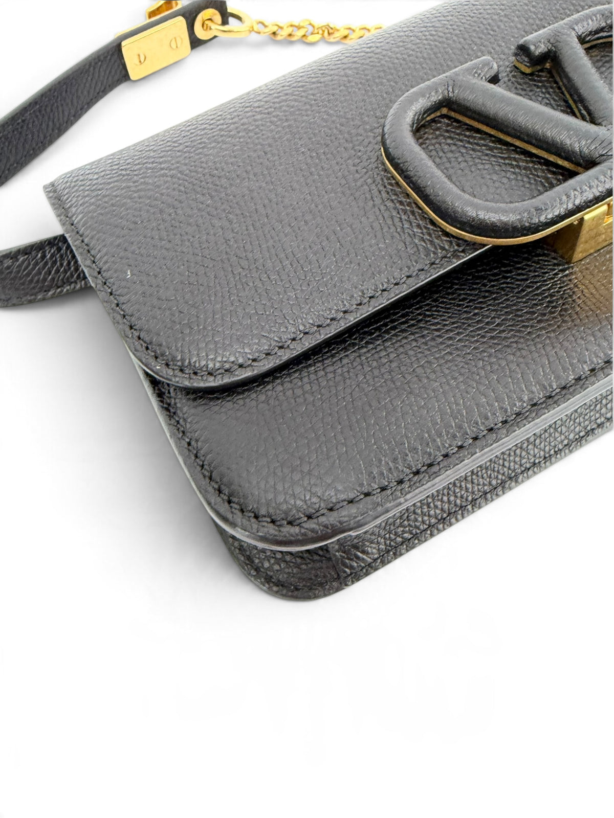 valentino-garavani-black-leather-crossbody-belt-bag--6