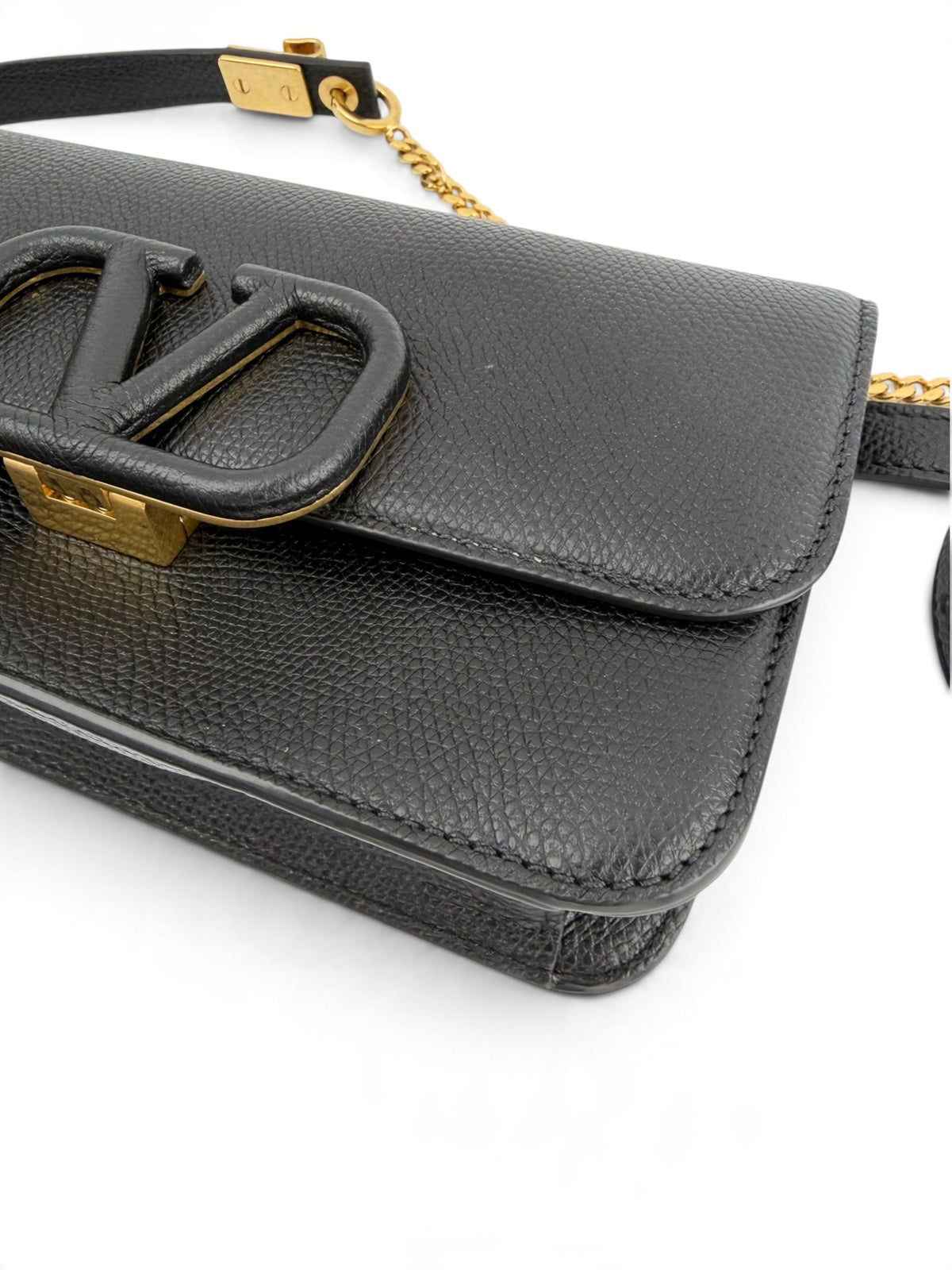 valentino-garavani-black-leather-crossbody-belt-bag--7
