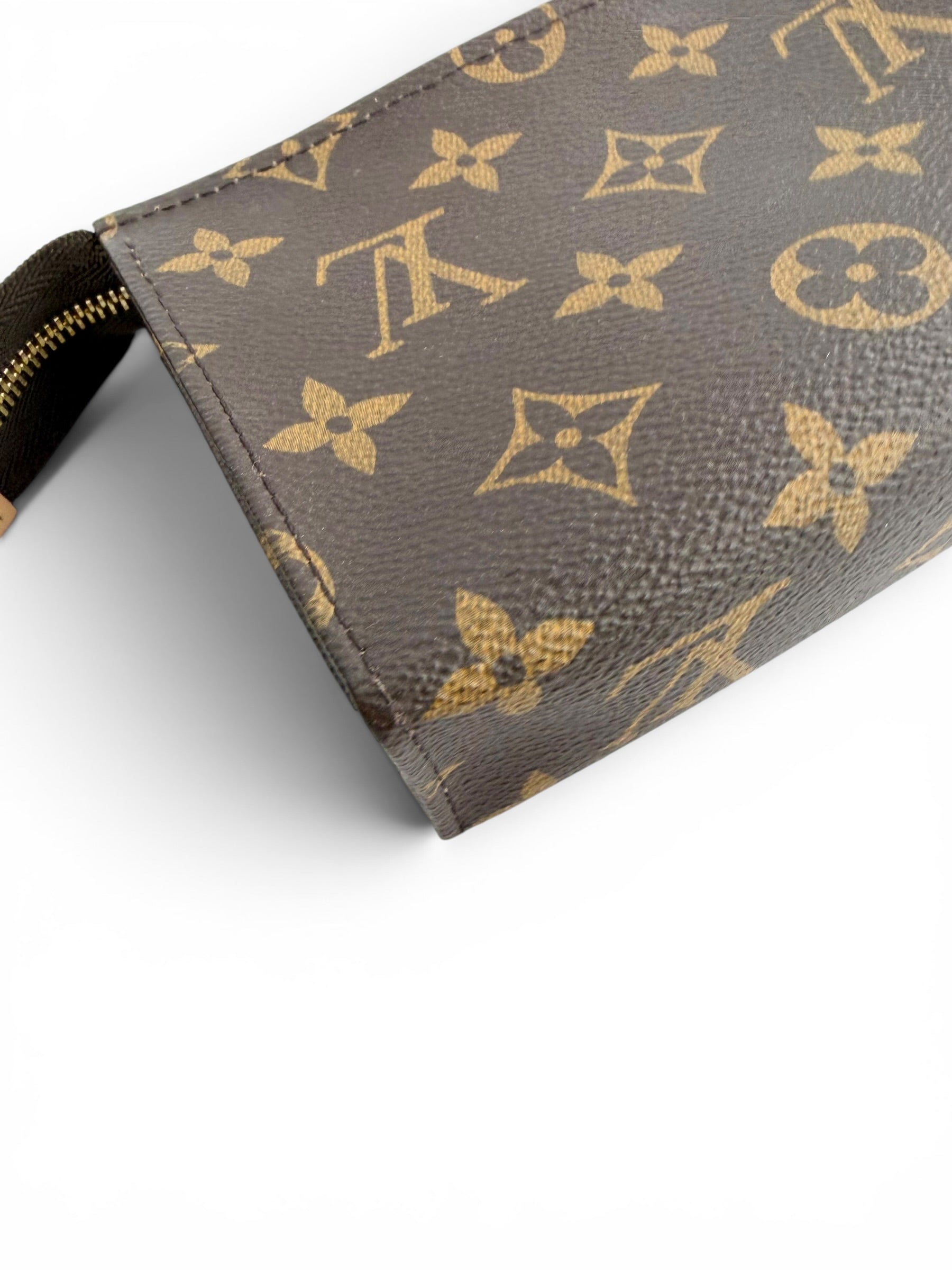 louis-vuitton-monogram-toilette-pouch-pm-7
