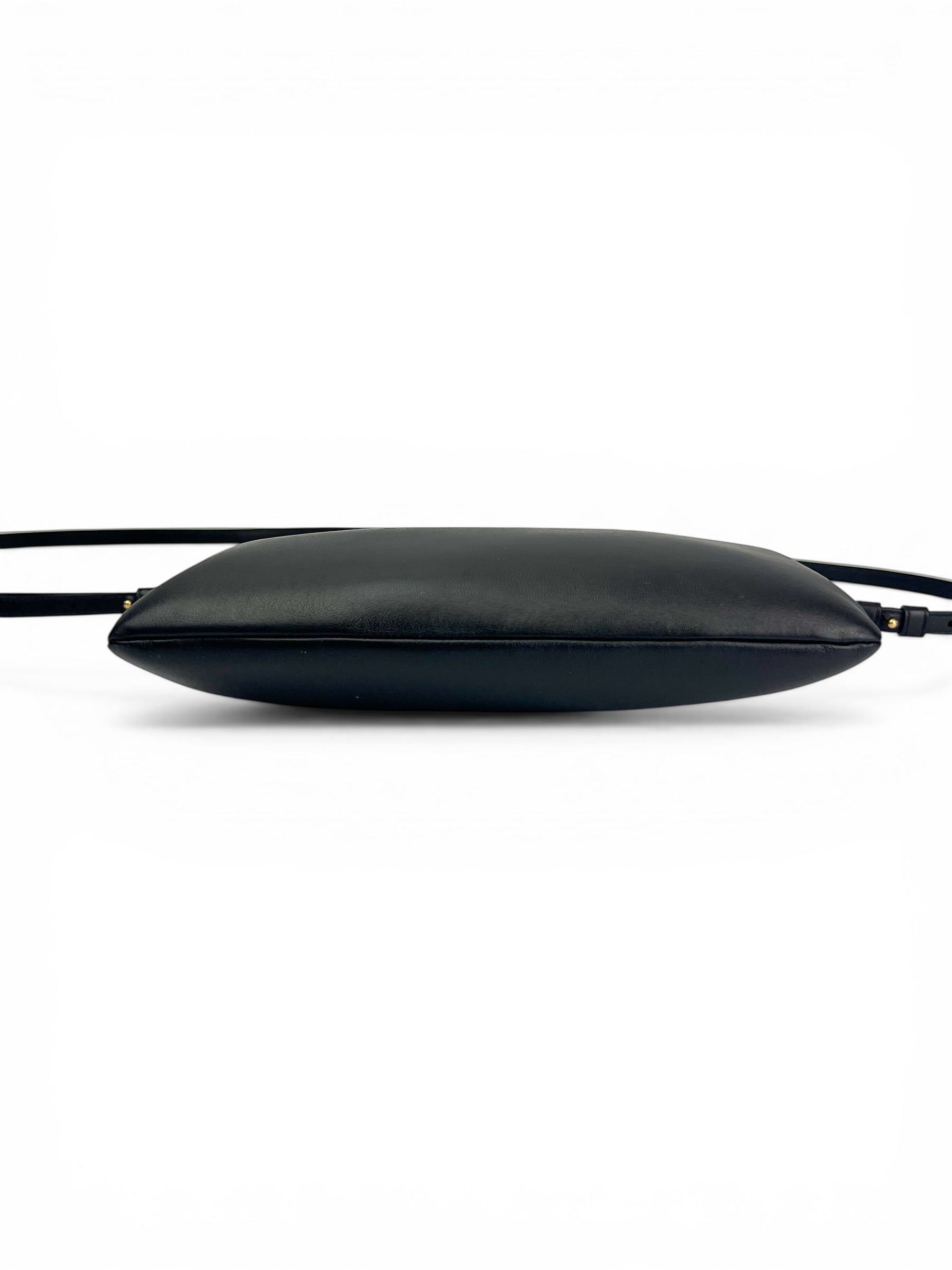 saint-laurent-black-leather-teen-monogram-crossbody-5