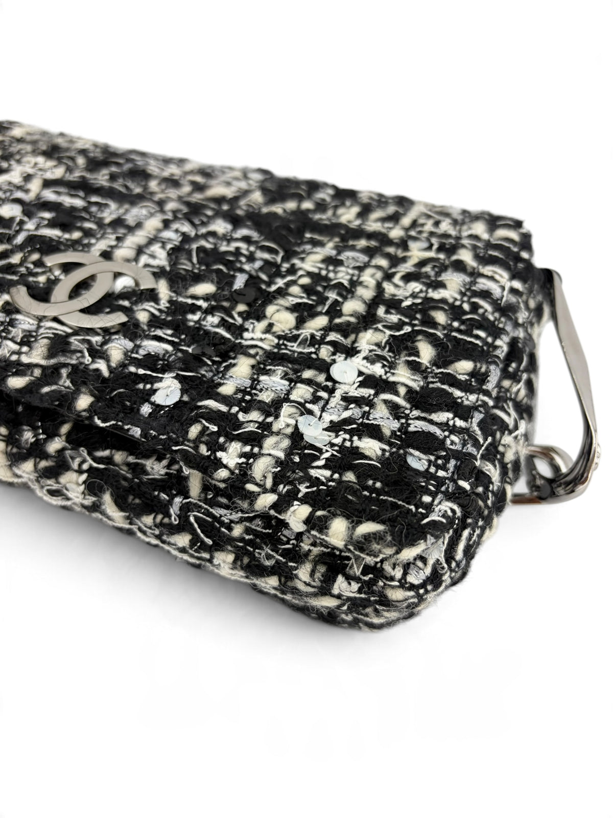 chanel-black---white-tweed-shoulder-bag-6