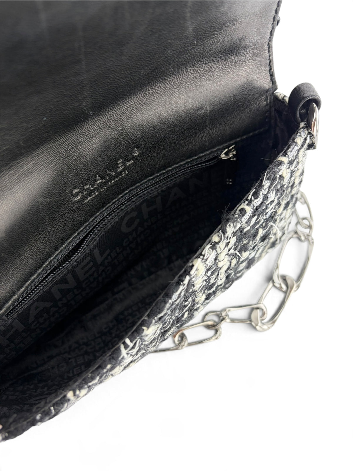 chanel-black---white-tweed-shoulder-bag-8