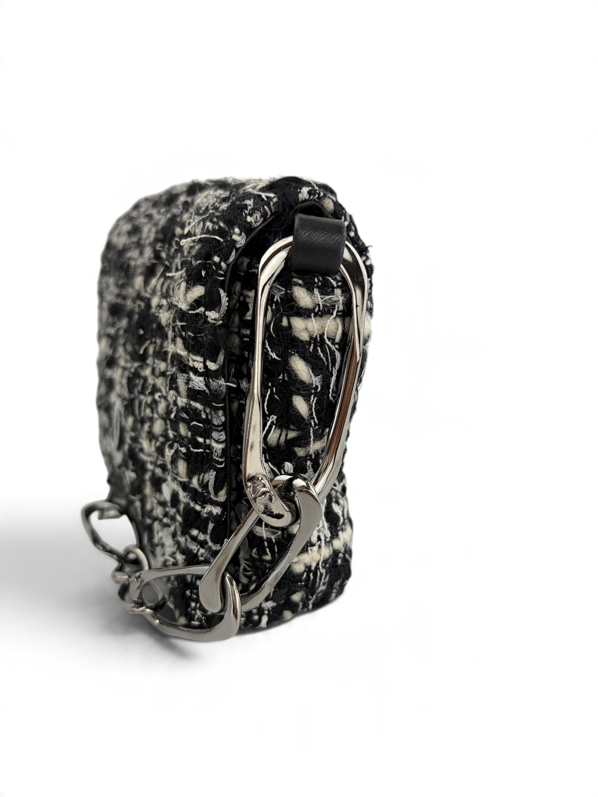 chanel-black---white-tweed-shoulder-bag-1