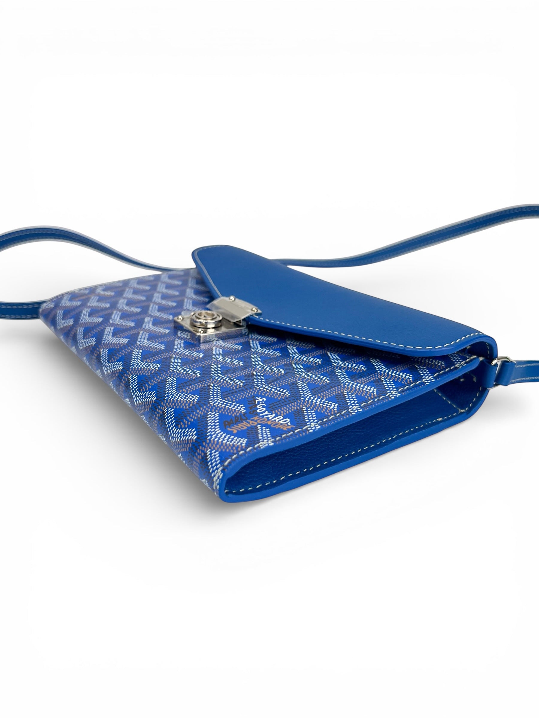 goyard-blue-chypre-wallet-on-chain-6