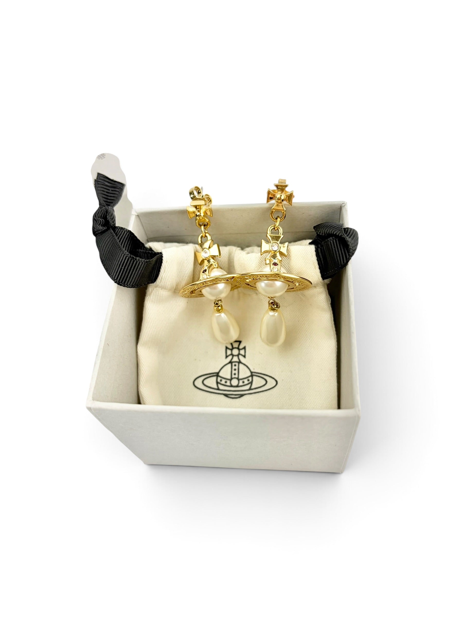 vivienne-westwood-pearl-drop-earrings--full-set--1