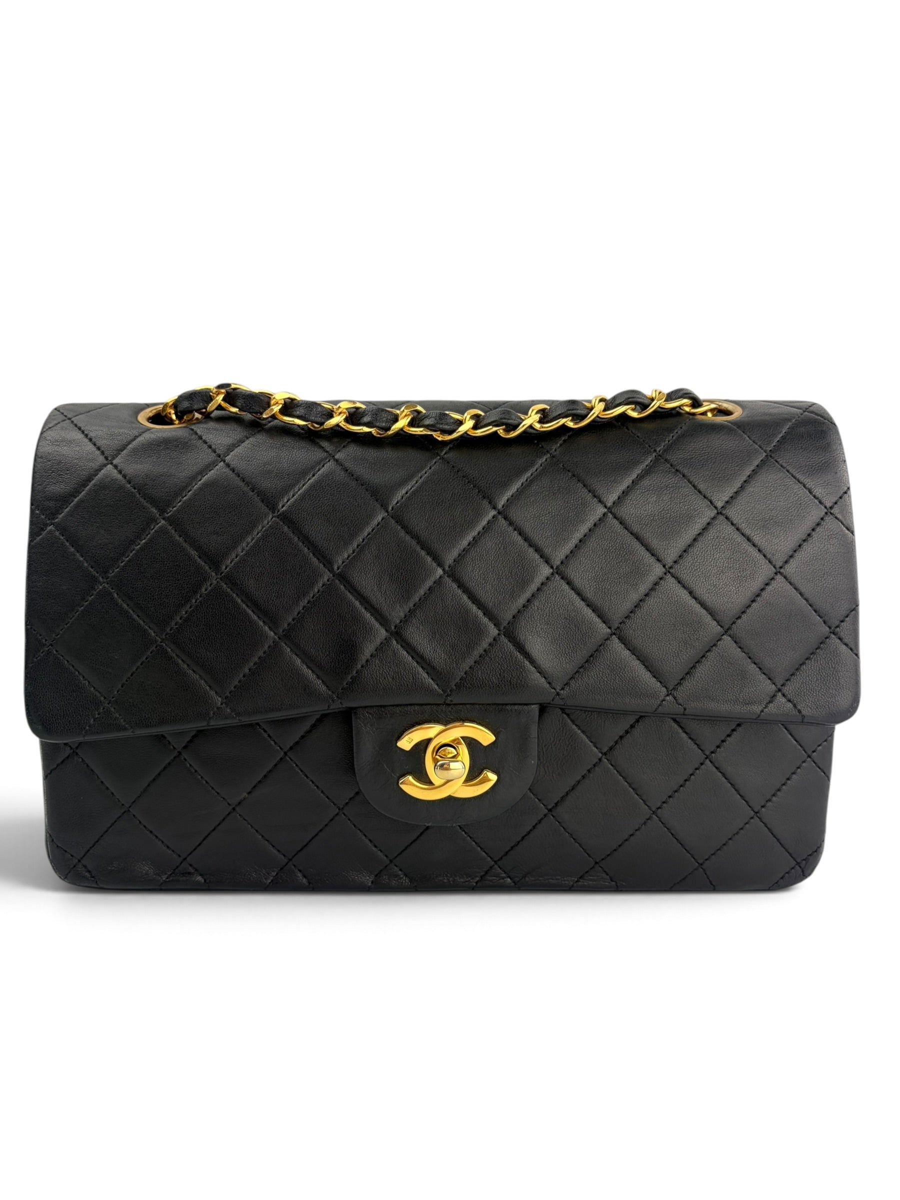 chanel-vintage-classic-medium-double-flap-0