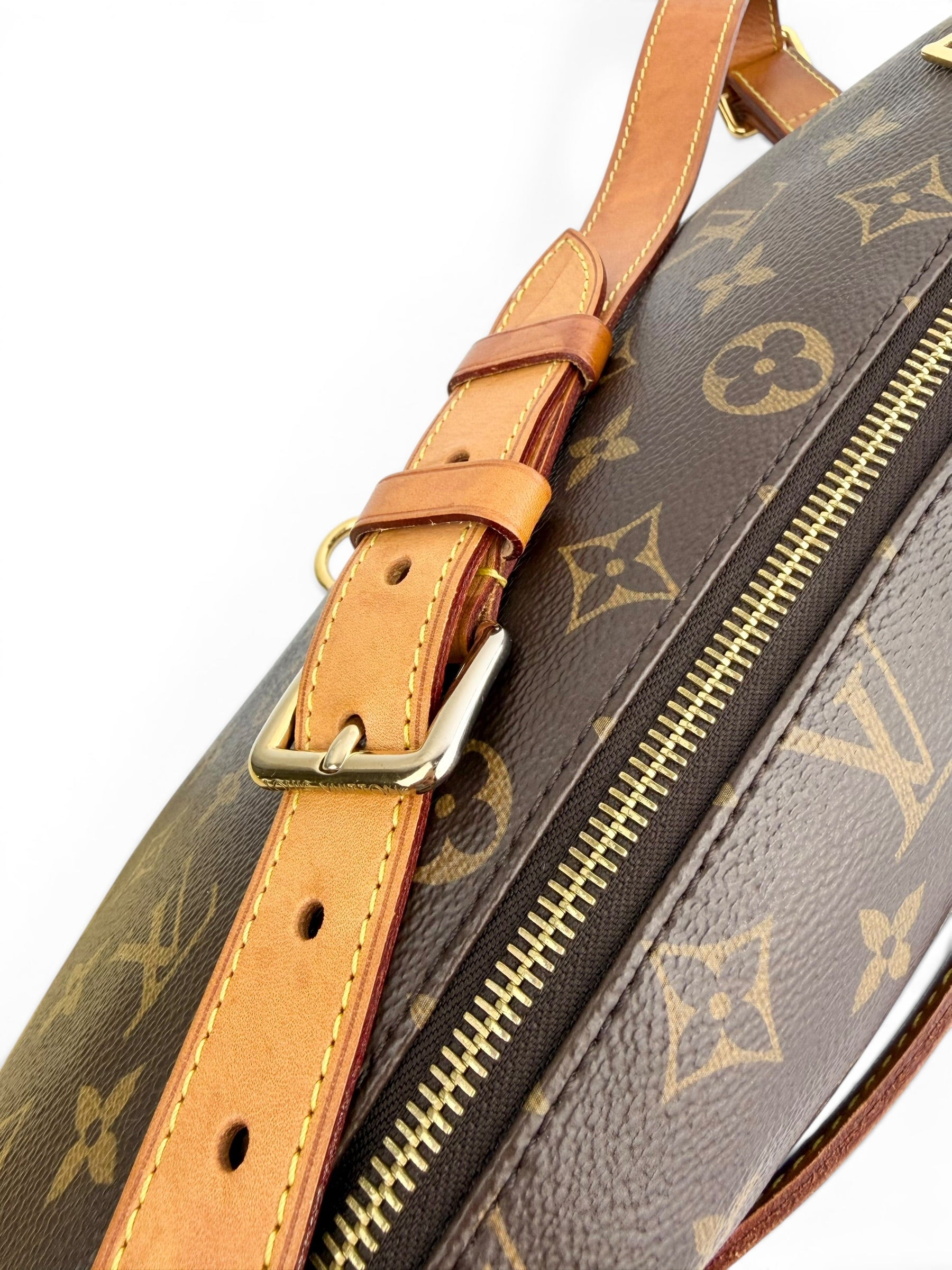 louis-vuitton-monogram-canvas-bum-bag-9